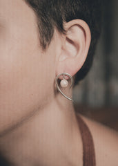 Pair of Precious Heritage Pearl Curled Horn Studs - 925 Sterling Silver - Stud Earring