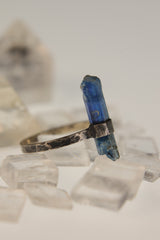 Oxidized Sterling Silver Ring: Raw Himalayan Aquamarine, Hammered Texture, Size 8.5