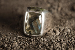 Sterling Silver Faceted Labradorite Ring: Unisex Hollow Band, Size 9