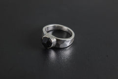 Black Tourmaline Ring 925 Sterling Silver Hammered Band Root Chakra Capricorn Libra Protection Jewelry Gift Size 5