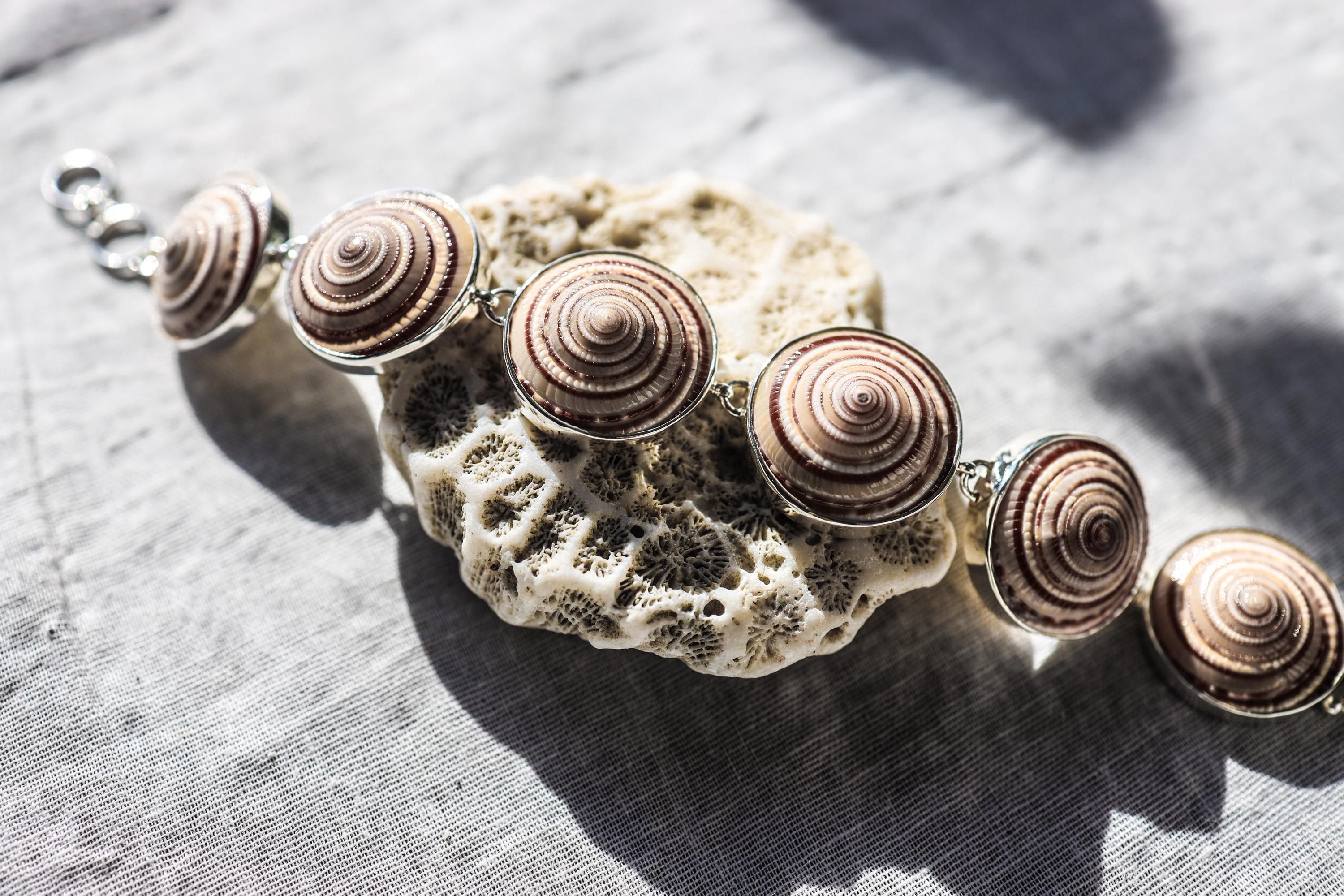 Shell Cabochon Bracelet 925 Silver Spiral Fossil Look Ocean Jewelry Beige Caramel Toggle Clasp Handmade Coastal Gift