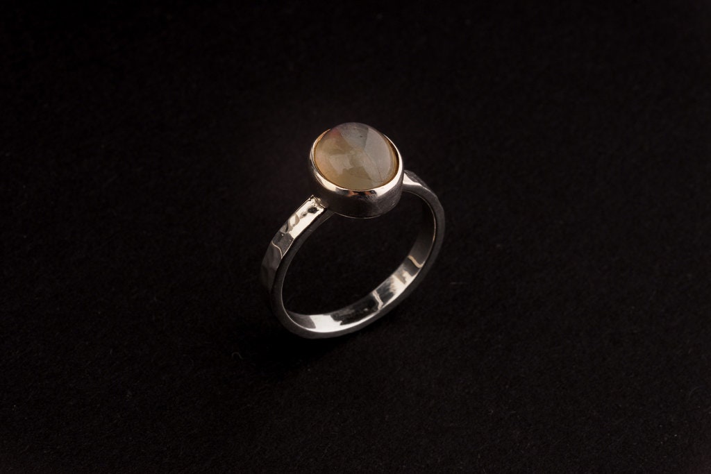 Round Purple Labradorite - Fine 925 Sterling Silver Ring - Hammered Textured - Size US 5 6