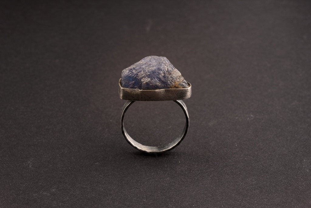Brilliant raw Tanzanite -Fine 925 Sterling Silver Ring Band - Hammered Textured & Oxidised - Size US 8