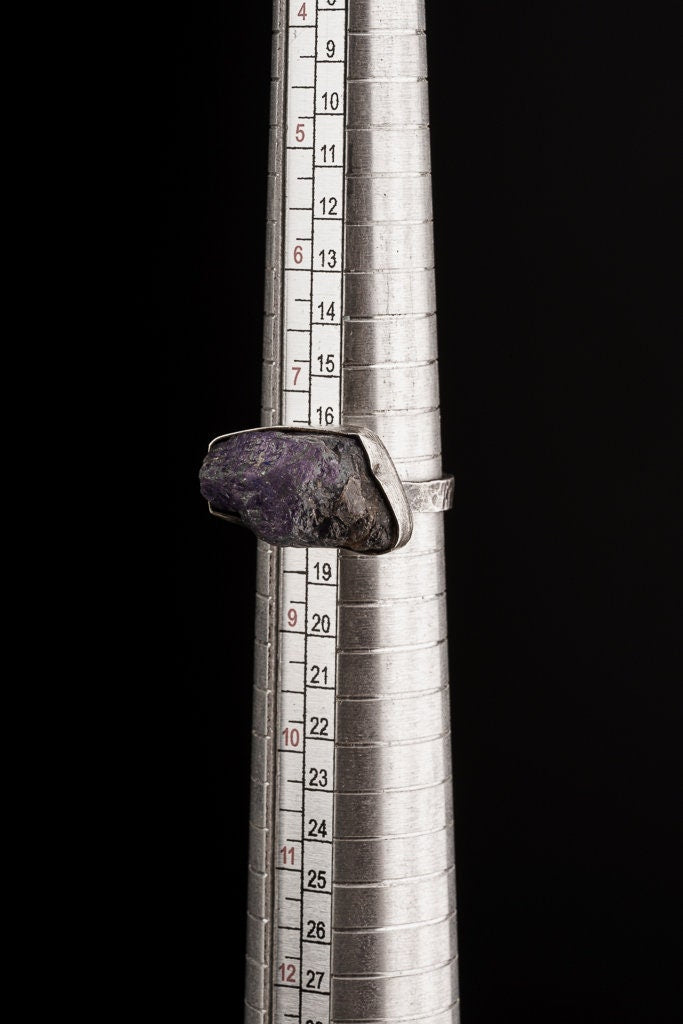 Brilliant raw Tanzanite -Fine 925 Sterling Silver Ring Band - Hammered Textured & Oxidised - Size US 8