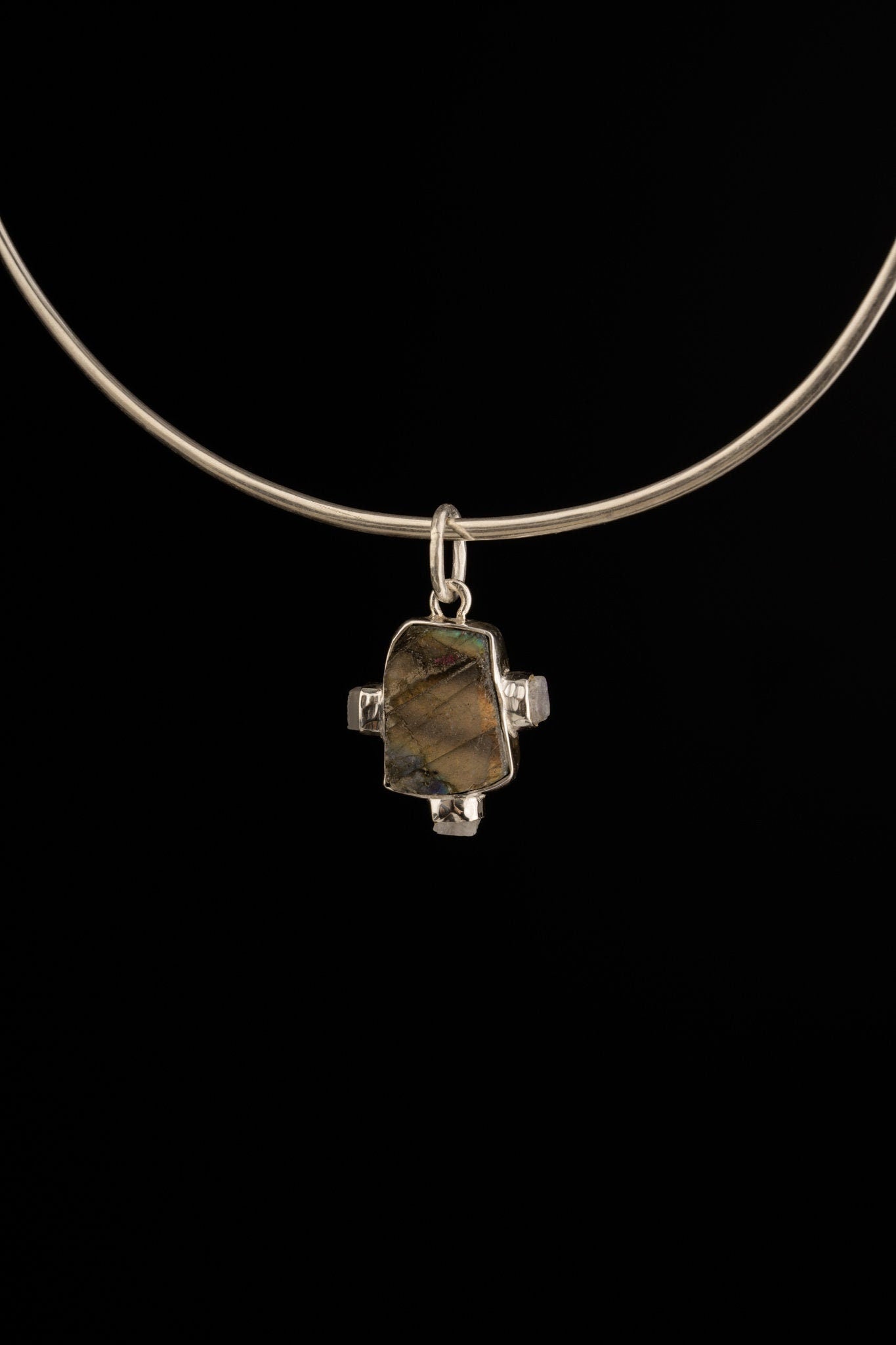 Rainbow Labradorite Necklace 925 Silver Raw Blue Moonstone Pendant Hammered Bezel Crystal Jewelry