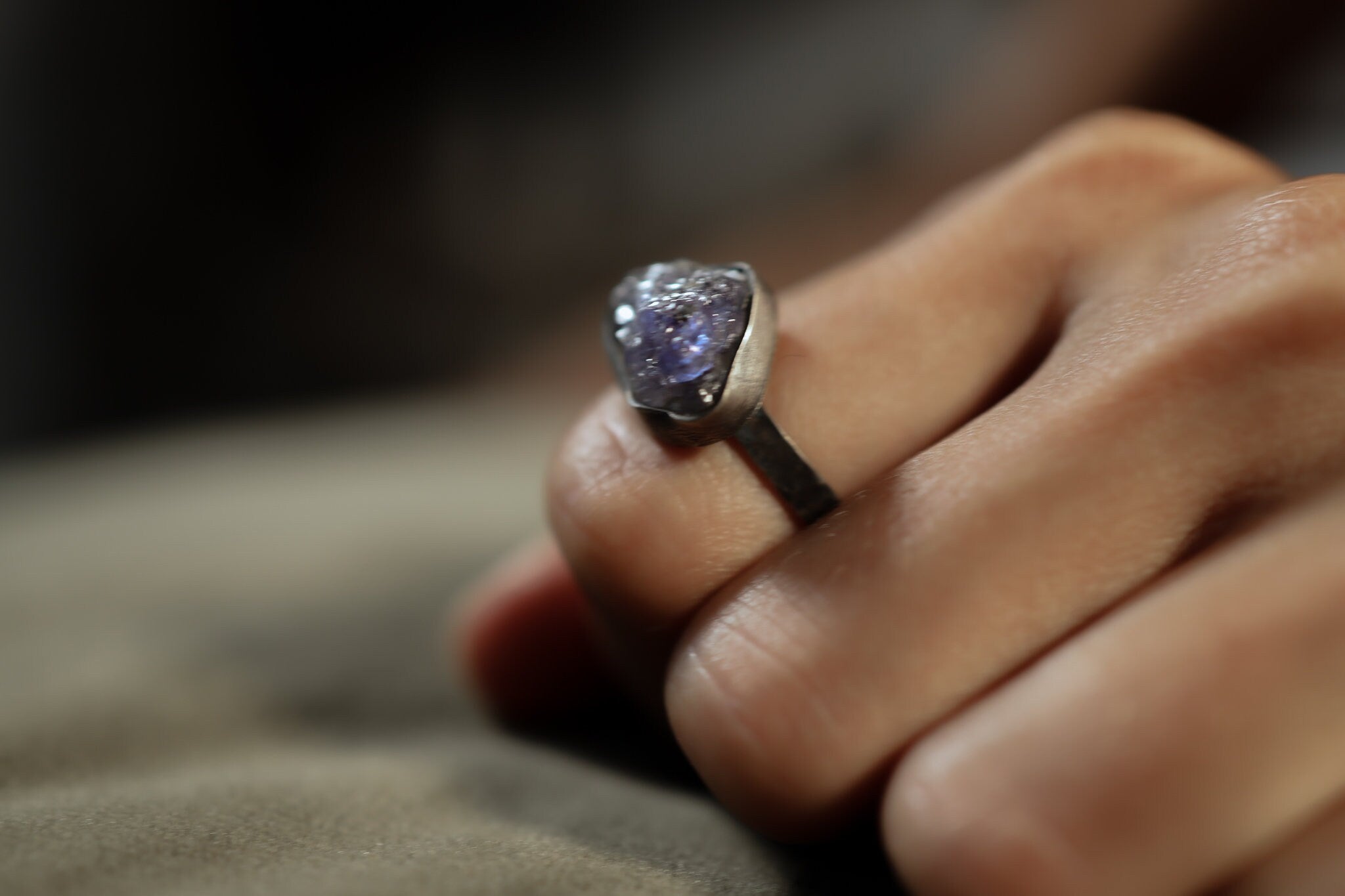 Brilliant raw Tanzanite -Fine 925 Sterling Silver Ring Band - Hammered Textured & Oxidised - Size US 8