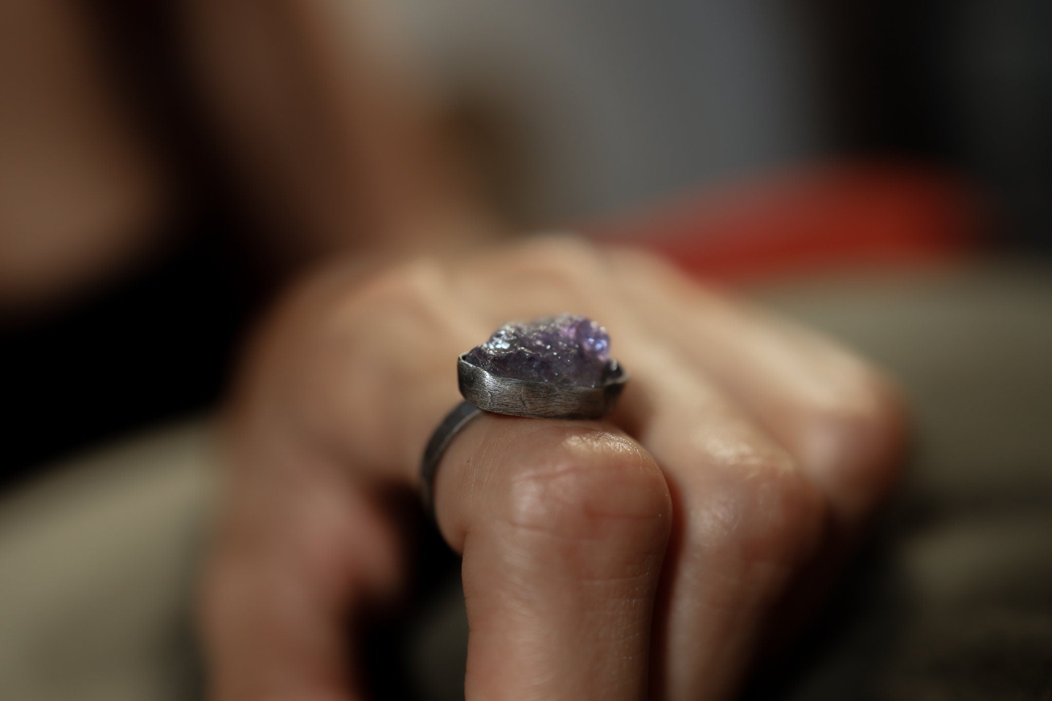 Brilliant raw Tanzanite -Fine 925 Sterling Silver Ring Band - Hammered Textured & Oxidised - Size US 8