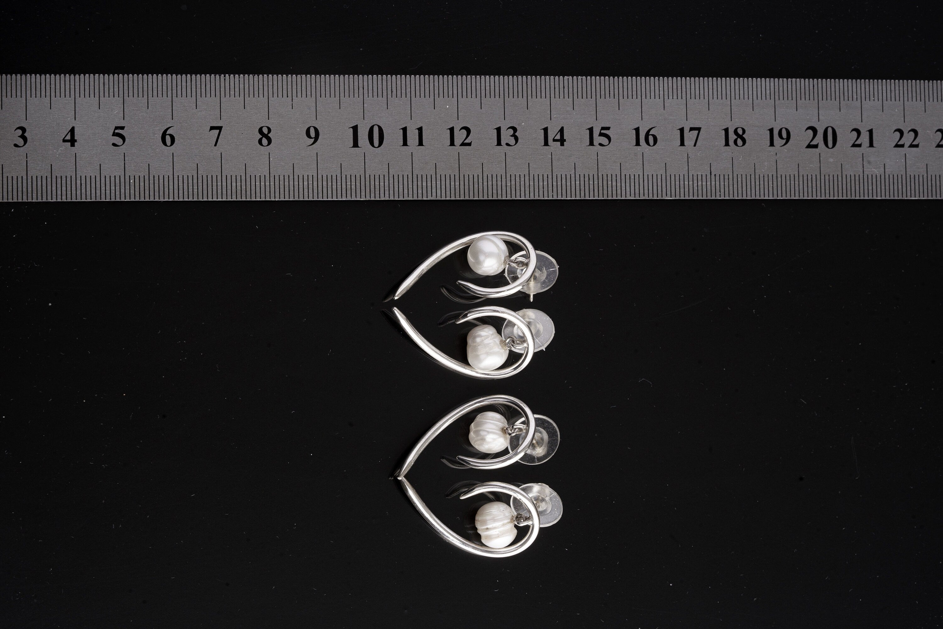 Pair of Precious Heritage Pearl Curled Horn Studs - 925 Sterling Silver - Stud Earring