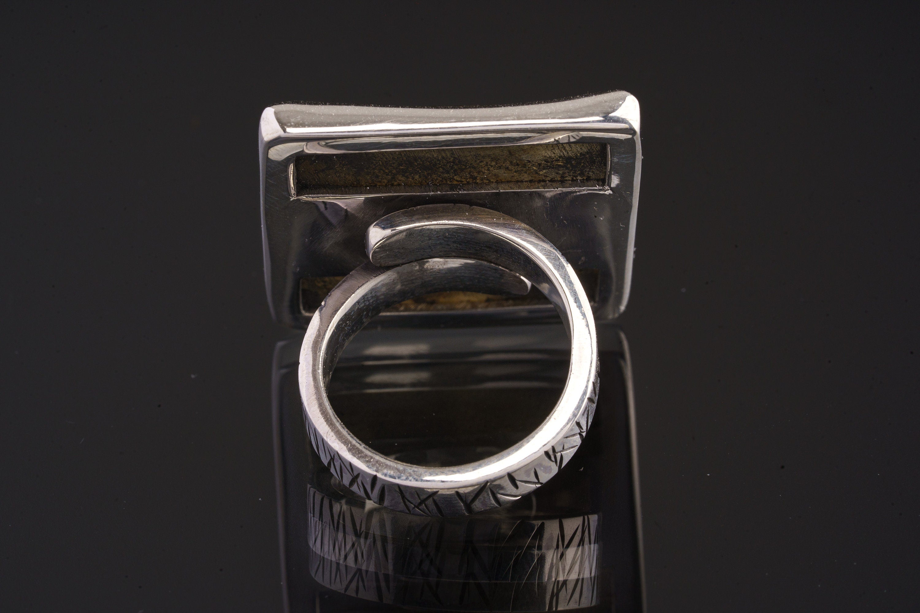 Unique Crystal Ring with Flashy Big Labradorite Pyramid in 925 Sterling Silver, Adjustable Ring Heavy Set Textured Band, Sizes 5-10 US