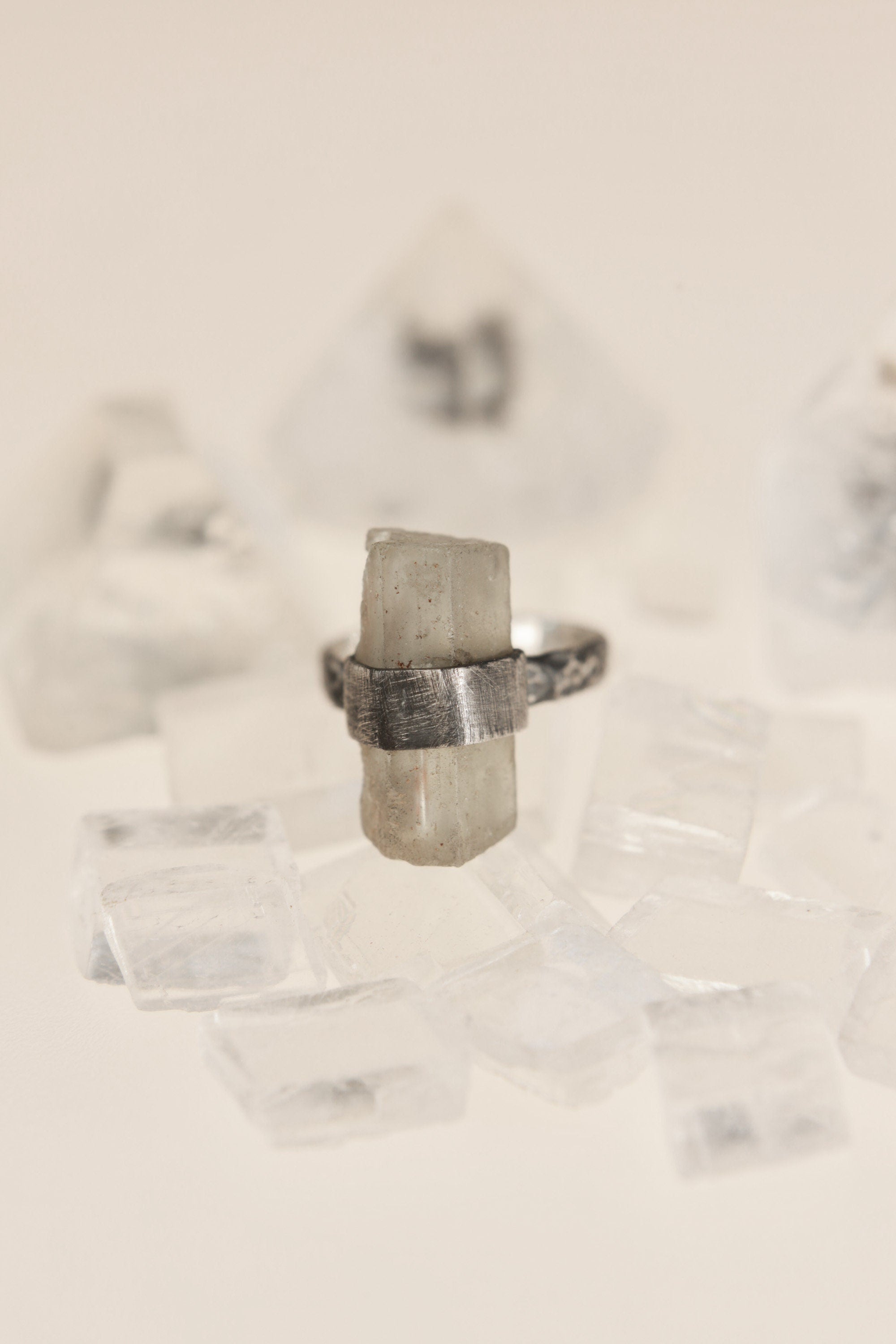 Raw Australian Aquamarine Ring, 925 Sterling Silver Oxidized Hammered Band, Torrington Gemstone Throat Chakra Jewelry Size 5 1/4