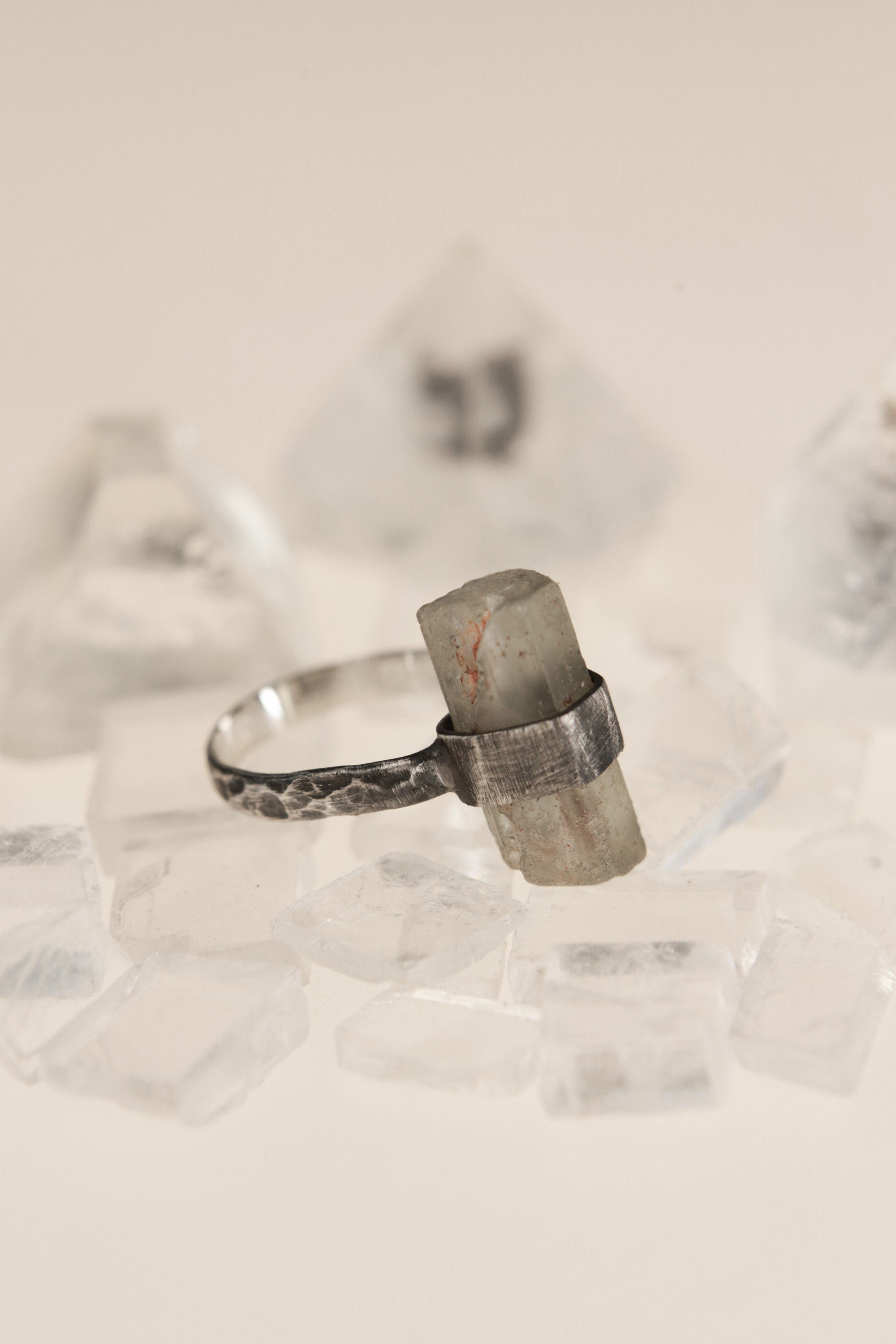 Raw Australian Aquamarine Ring, 925 Sterling Silver Oxidized Hammered Band, Torrington Gemstone Throat Chakra Jewelry Size 5 1/4
