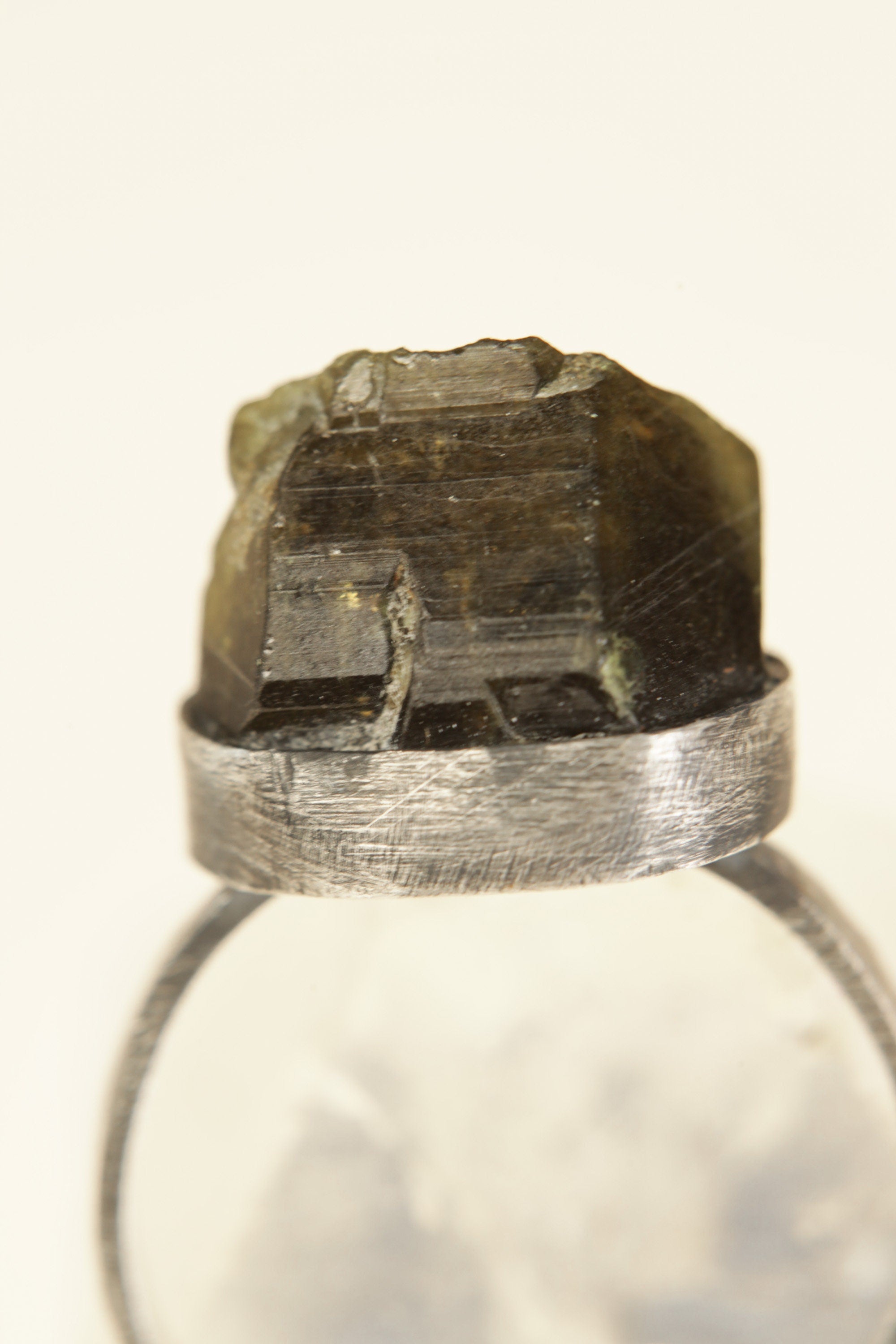 Dioptase Ring 925 Sterling Silver Oxidized Hammered Band Heart Chakra Scorpio Sagittarius Gift