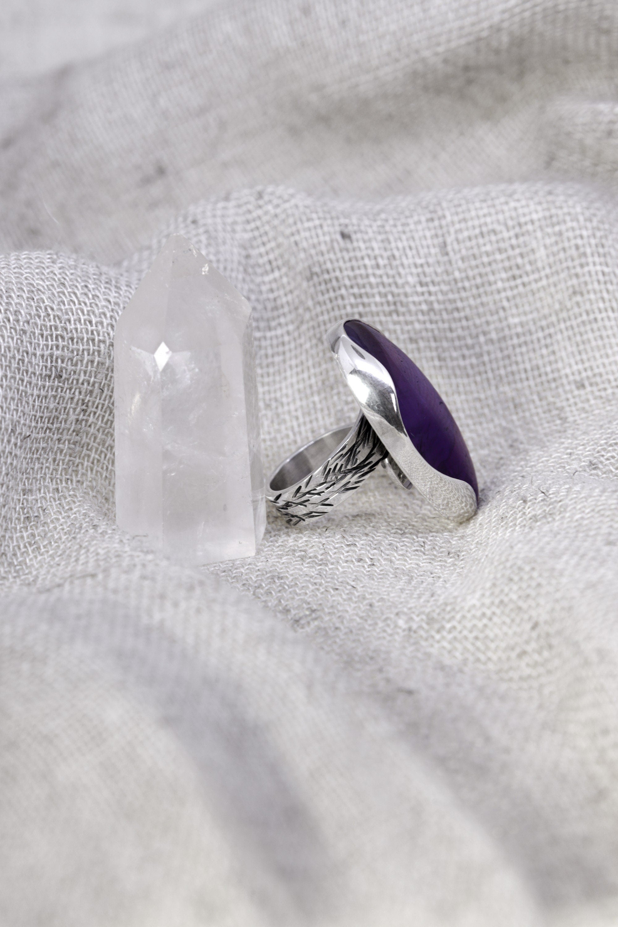 A Sturdy Veil of Elegance and Mystique: Adjustable Sterling Silver Ring with Amethyst Oval - Unisex - Size 5-10 US - NO/01