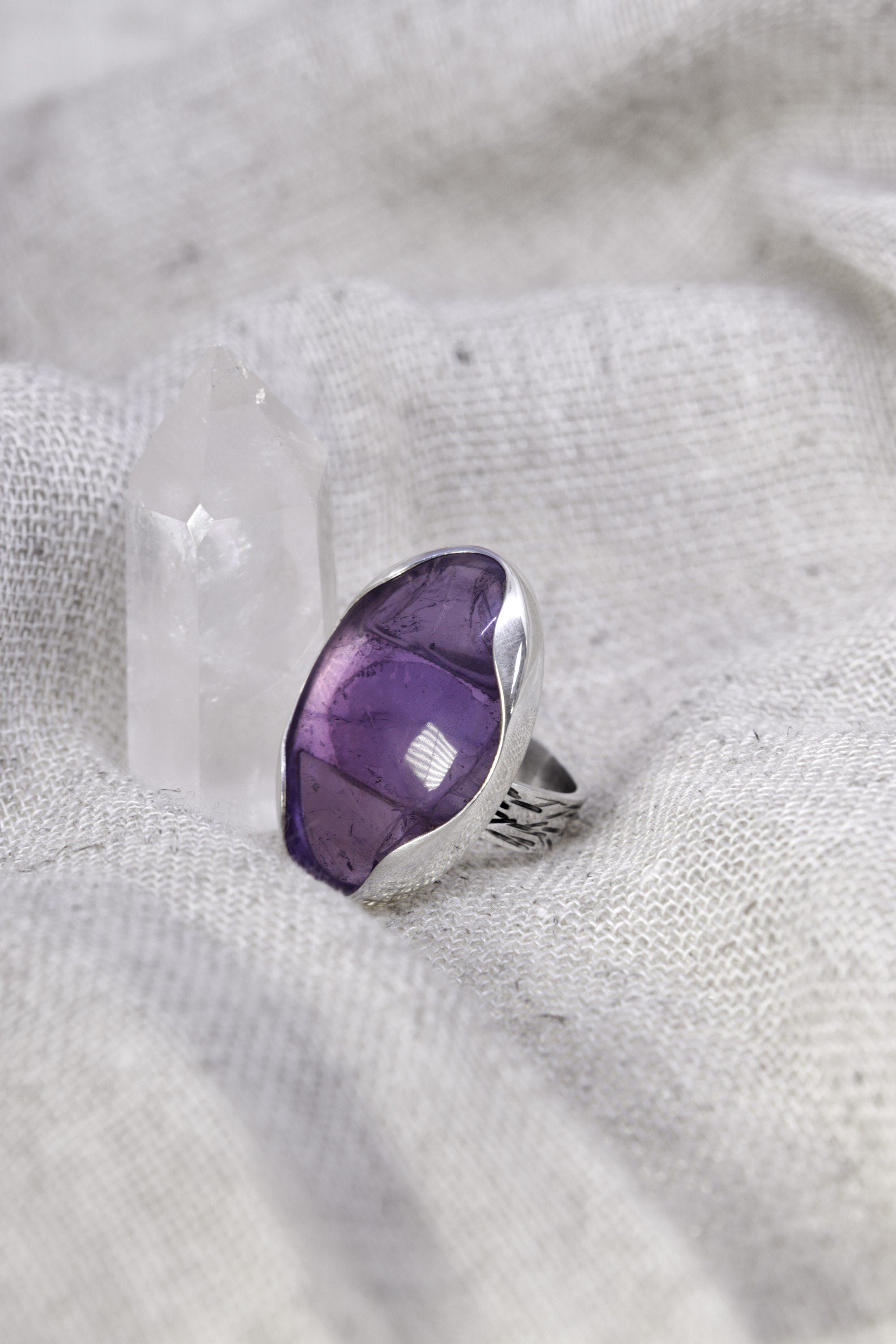 A Sturdy Veil of Elegance and Mystique: Adjustable Sterling Silver Ring with Amethyst Oval - Unisex - Size 5-10 US - NO/01