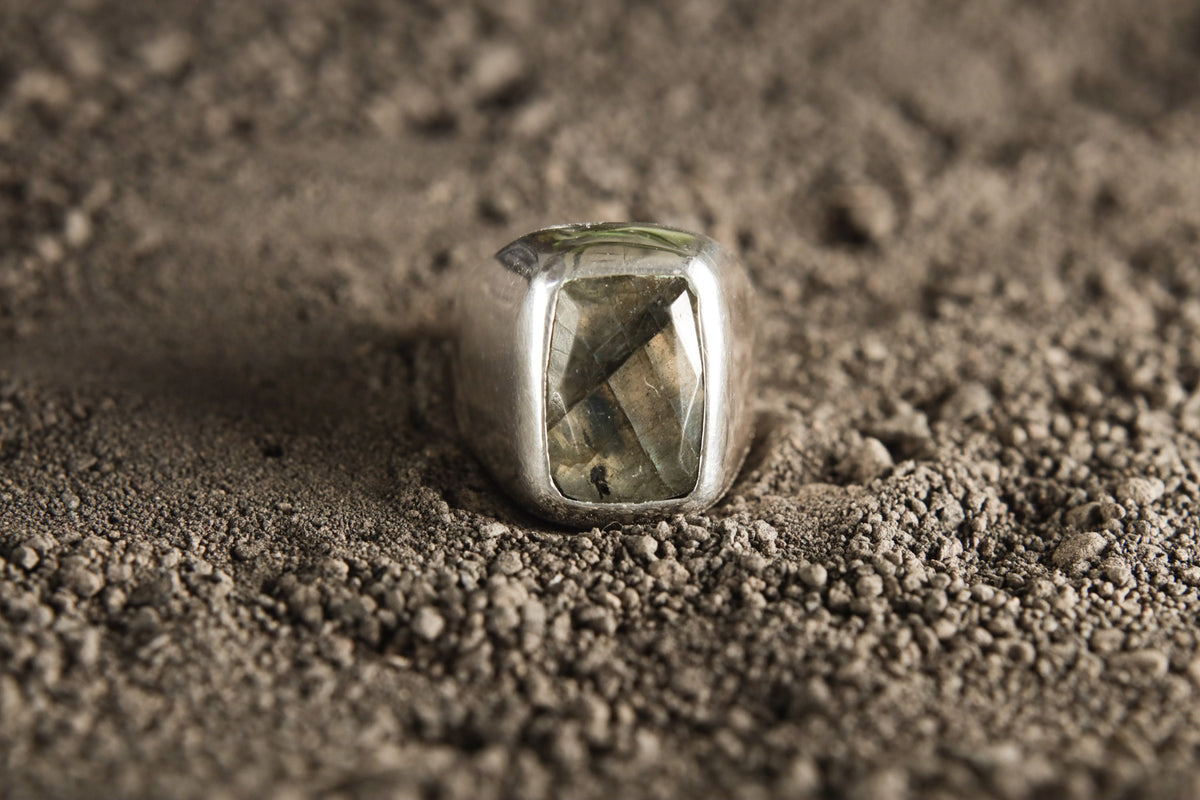 Sterling Silver Faceted Labradorite Ring: Unisex Hollow Band, Size 9
