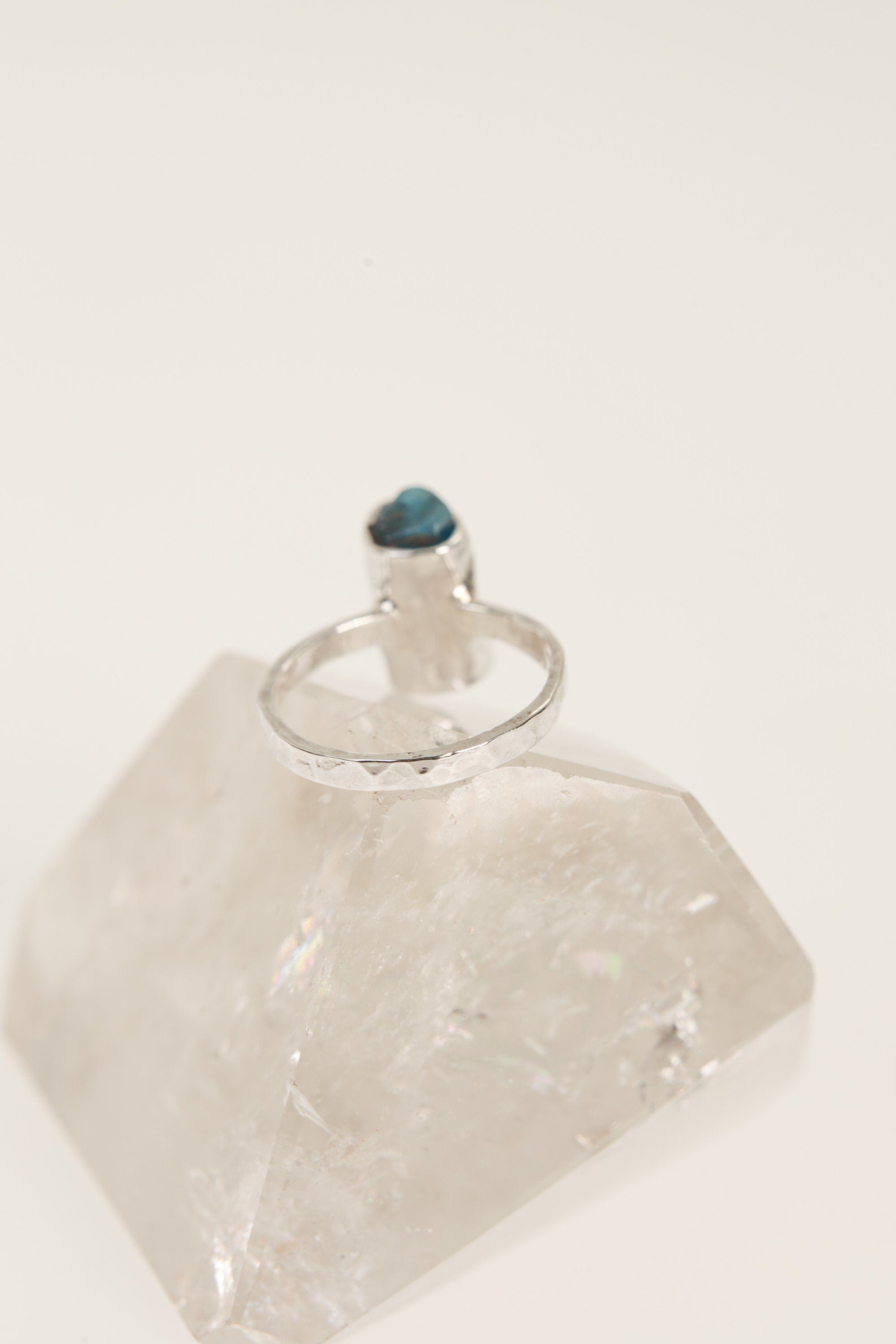 Azure Point Terminated Apatite Ring-Hammered & Shiny Finish - Sterling Silver Ring - Size 5 3/4 US