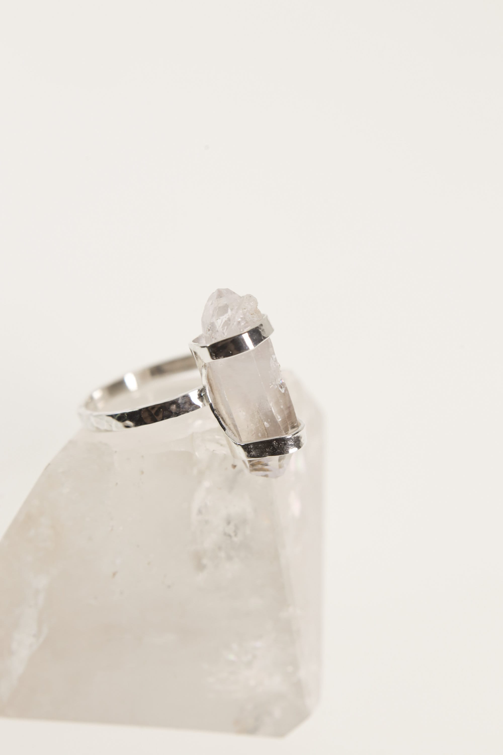 Light Coloured Vera Cruz Double-Terminated Quartz - Hammer Textured & Shiny Polish - Sterling Silver Ring - Size 8 3/4 US