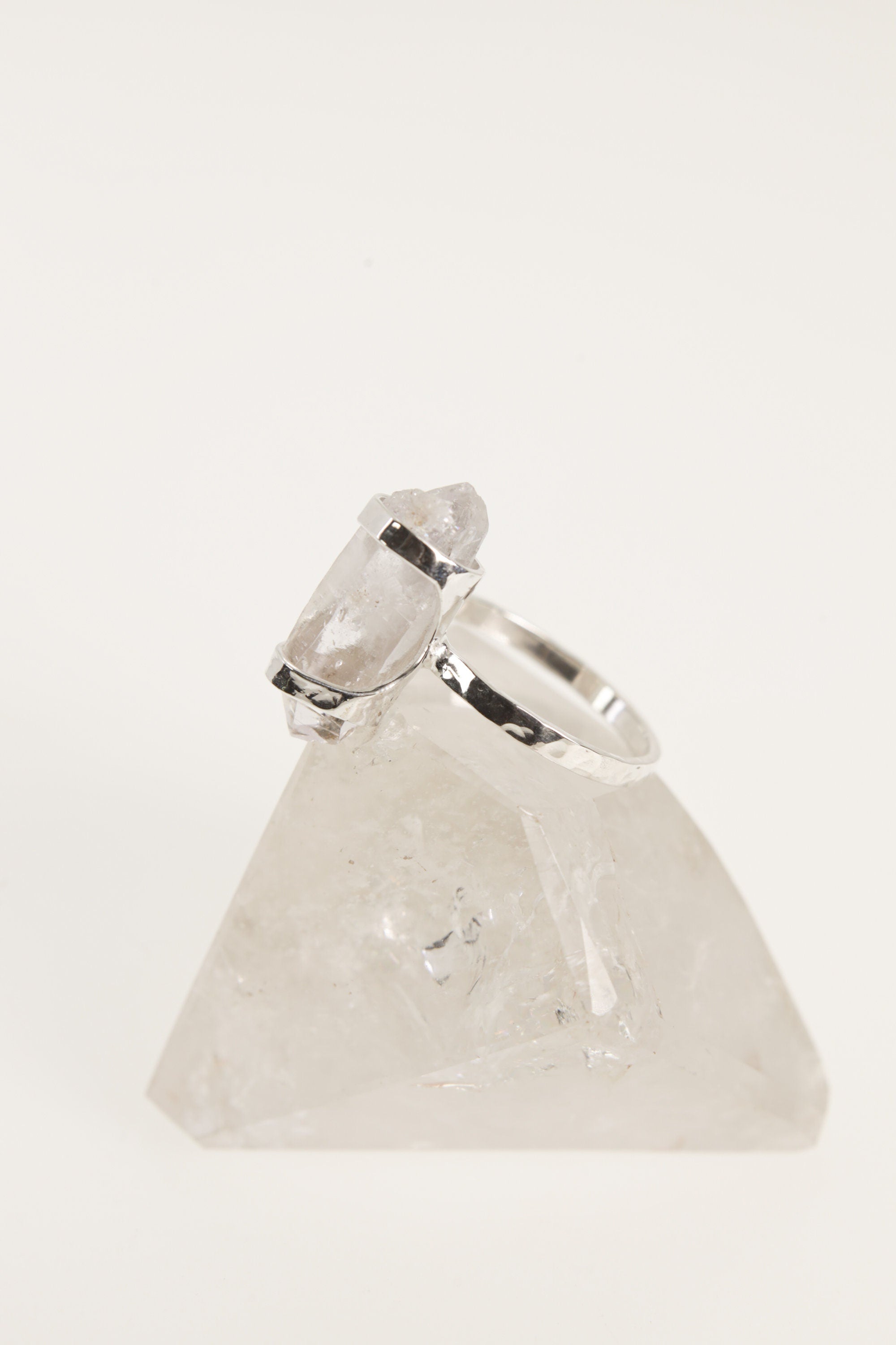 Light Coloured Vera Cruz Double-Terminated Quartz - Hammer Textured & Shiny Polish - Sterling Silver Ring - Size 8 3/4 US
