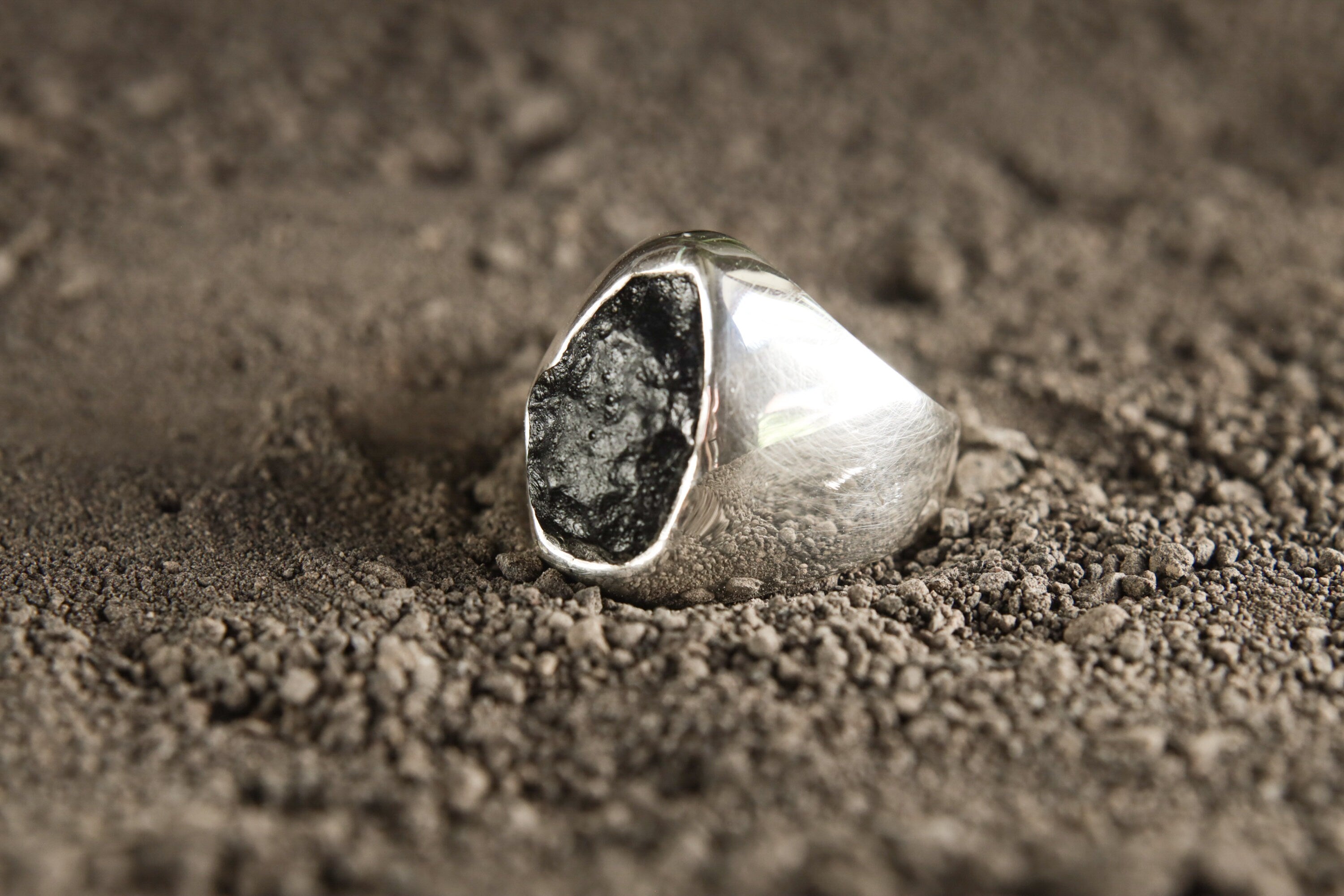 Cosmic Echo: Sterling Silver Hollow Ring with Mount Darwin Tektite - Unisex - Size 10 US