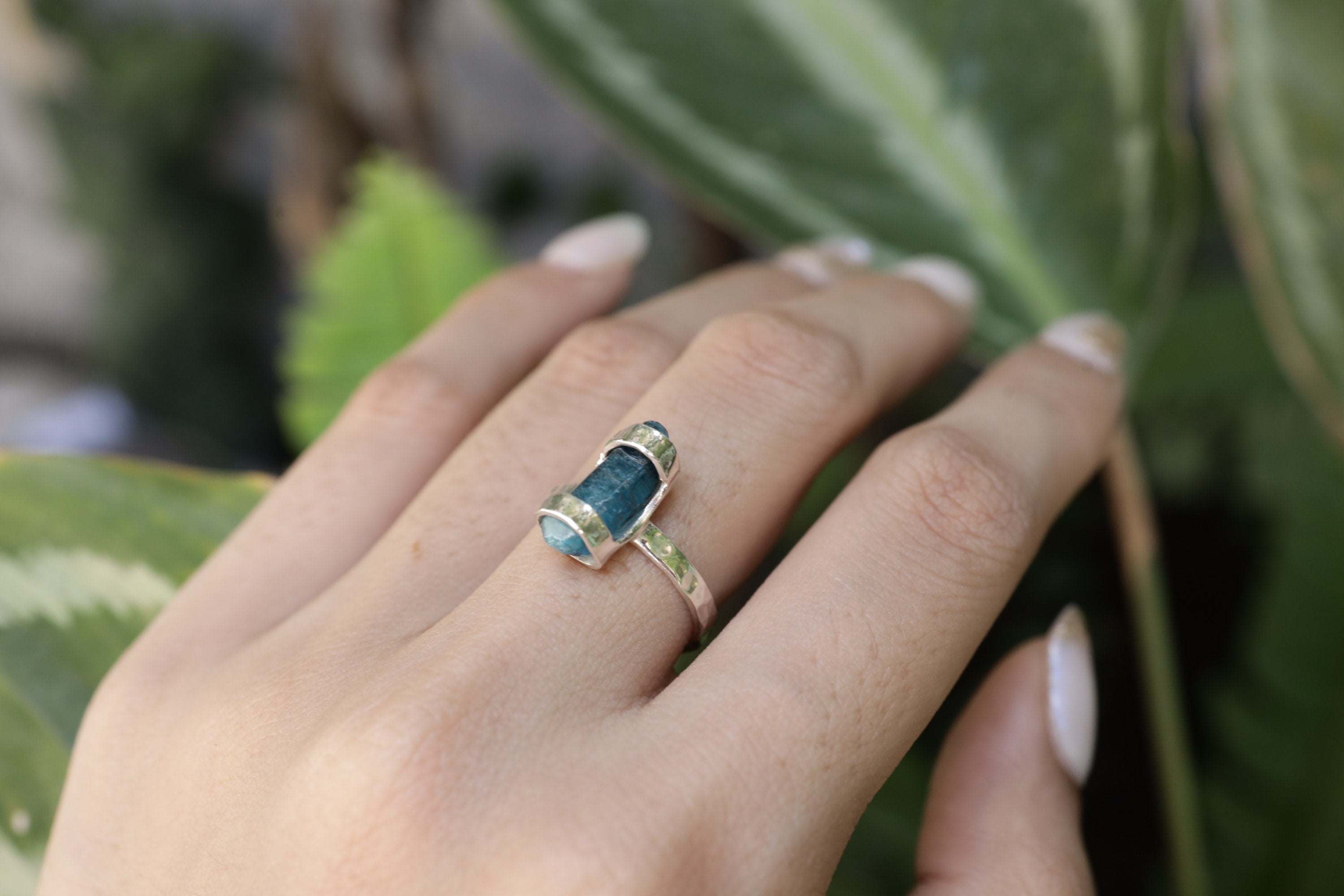 Azure Point Terminated Apatite Ring-Hammered & Shiny Finish - Sterling Silver Ring - Size 5 3/4 US