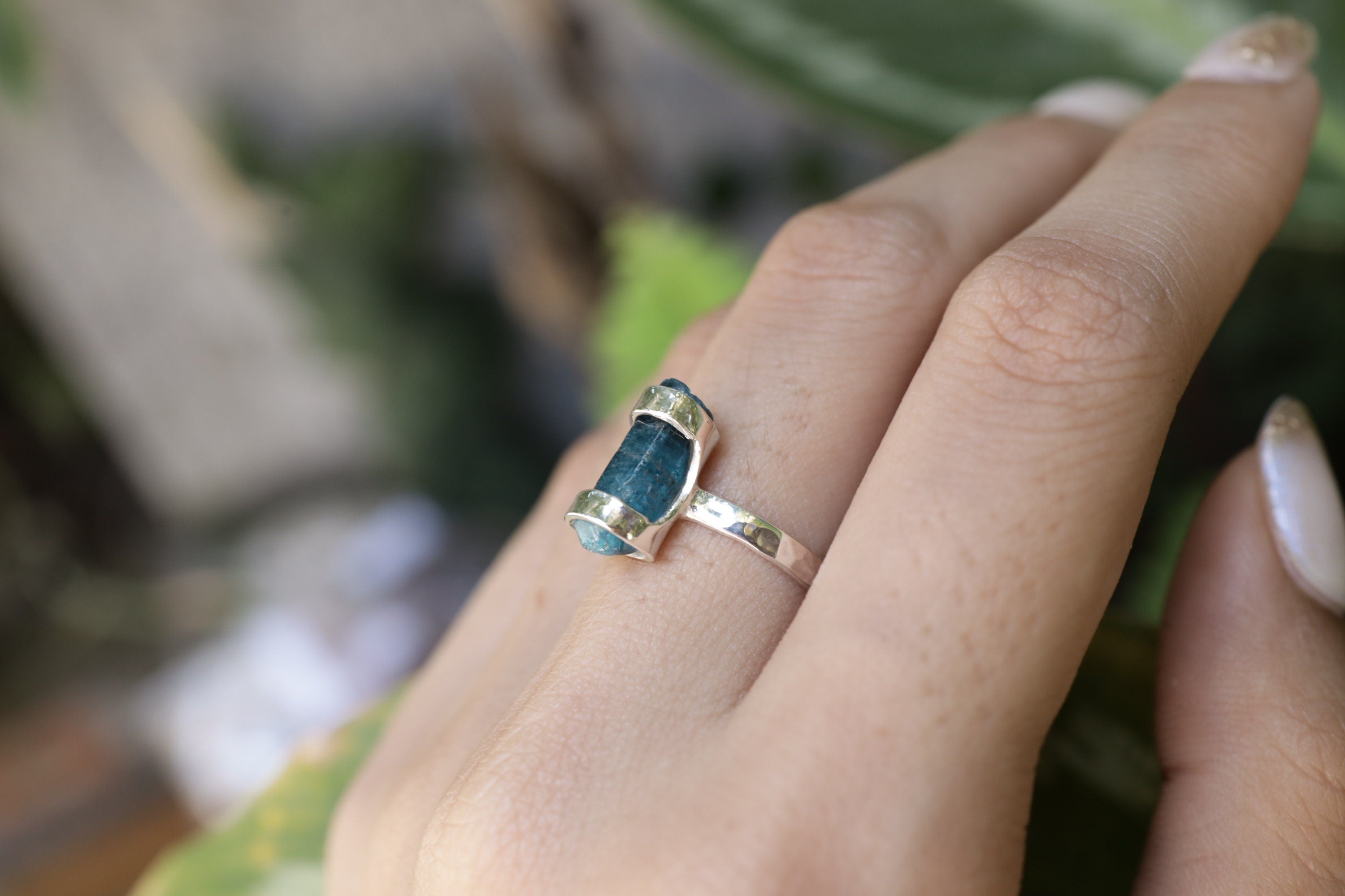 Azure Point Terminated Apatite Ring-Hammered & Shiny Finish - Sterling Silver Ring - Size 5 3/4 US