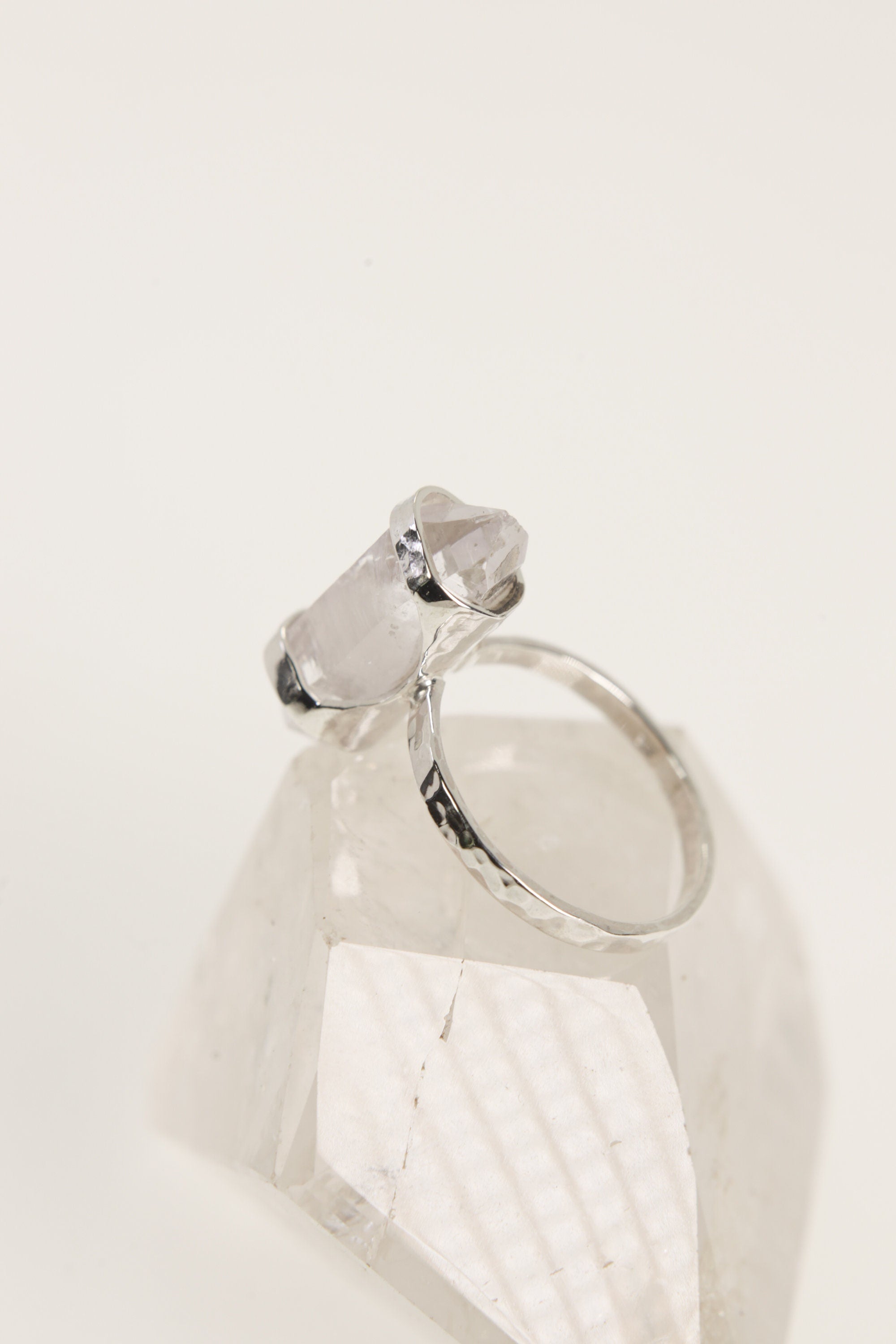 Light Coloured Vera Cruz Double-Terminated Quartz - Hammer Textured & Shiny Polish - Sterling Silver Ring - Size 8 3/4 US