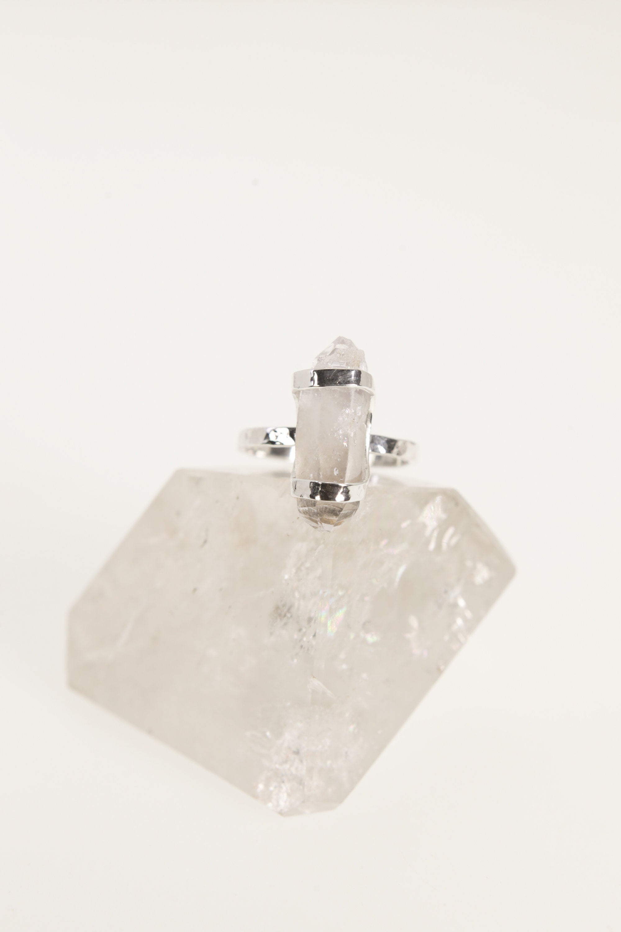 Light Coloured Vera Cruz Double-Terminated Quartz - Hammer Textured & Shiny Polish - Sterling Silver Ring - Size 8 3/4 US