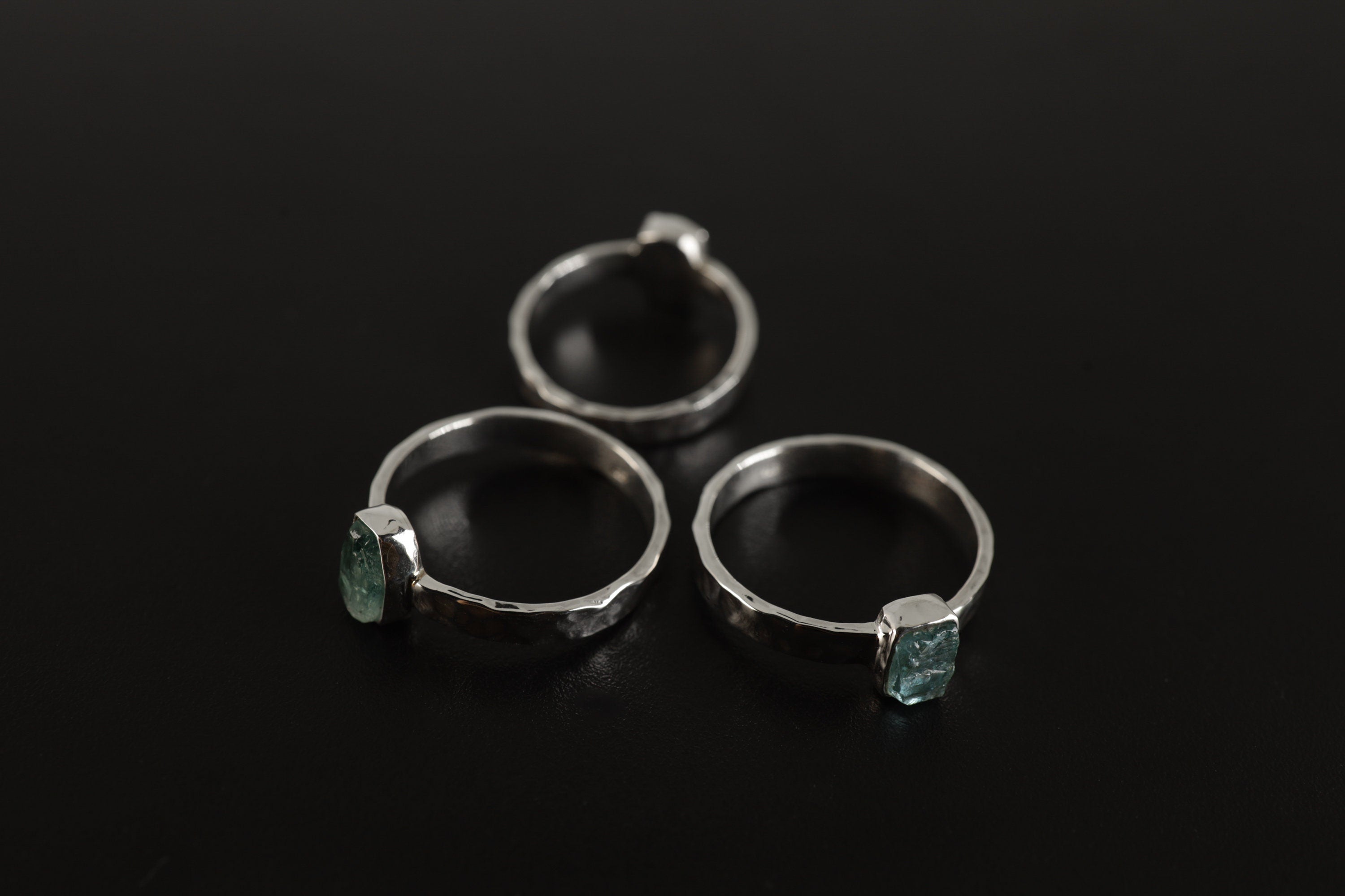Raw Blue Apatite Ring 925 Sterling Silver Hammered Band Natural Crystal Ring Throat Third Eye Chakra Jewelry Gift