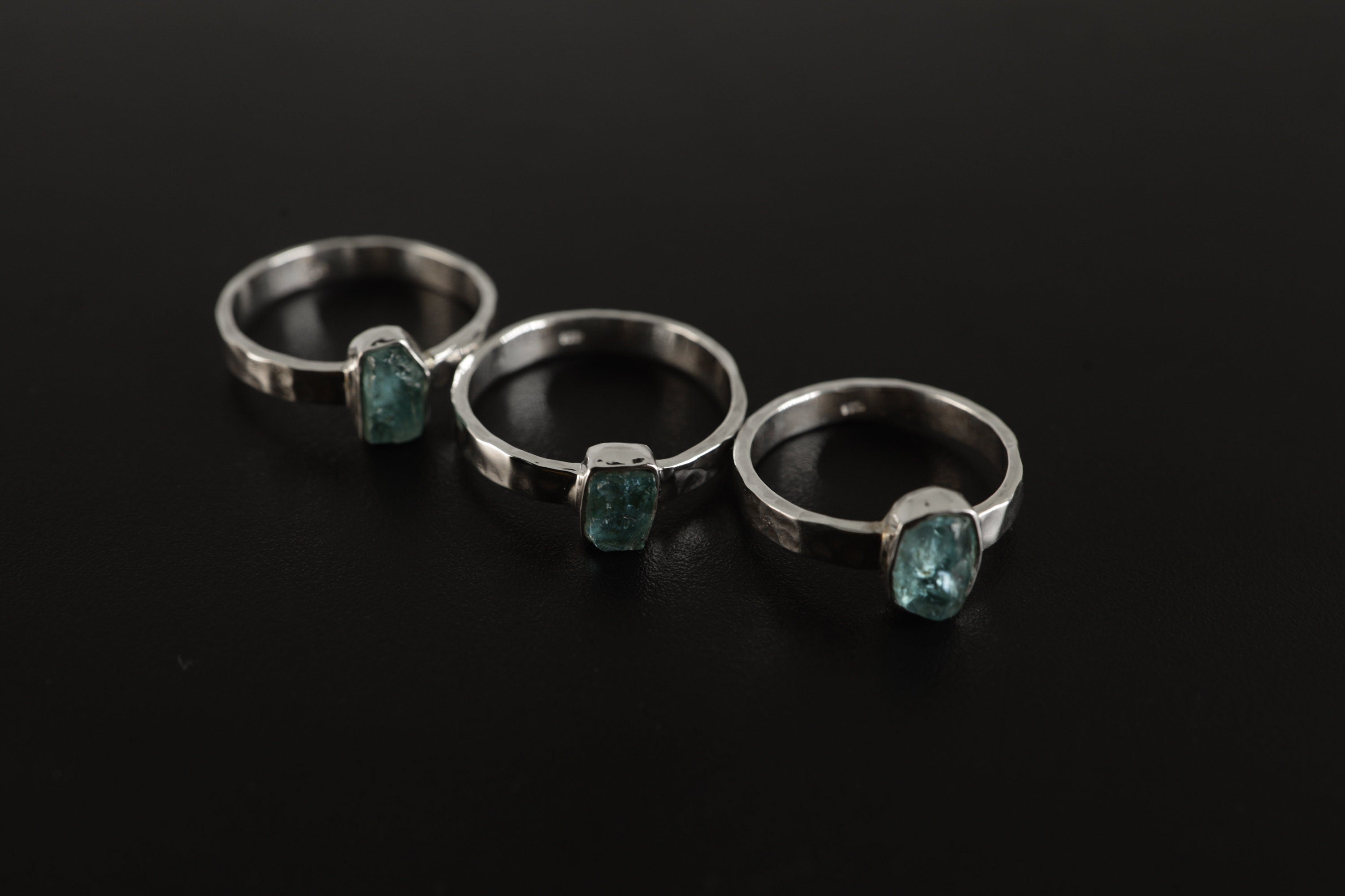 Raw Blue Apatite Ring 925 Sterling Silver Hammered Band Natural Crystal Ring Throat Third Eye Chakra Jewelry Gift