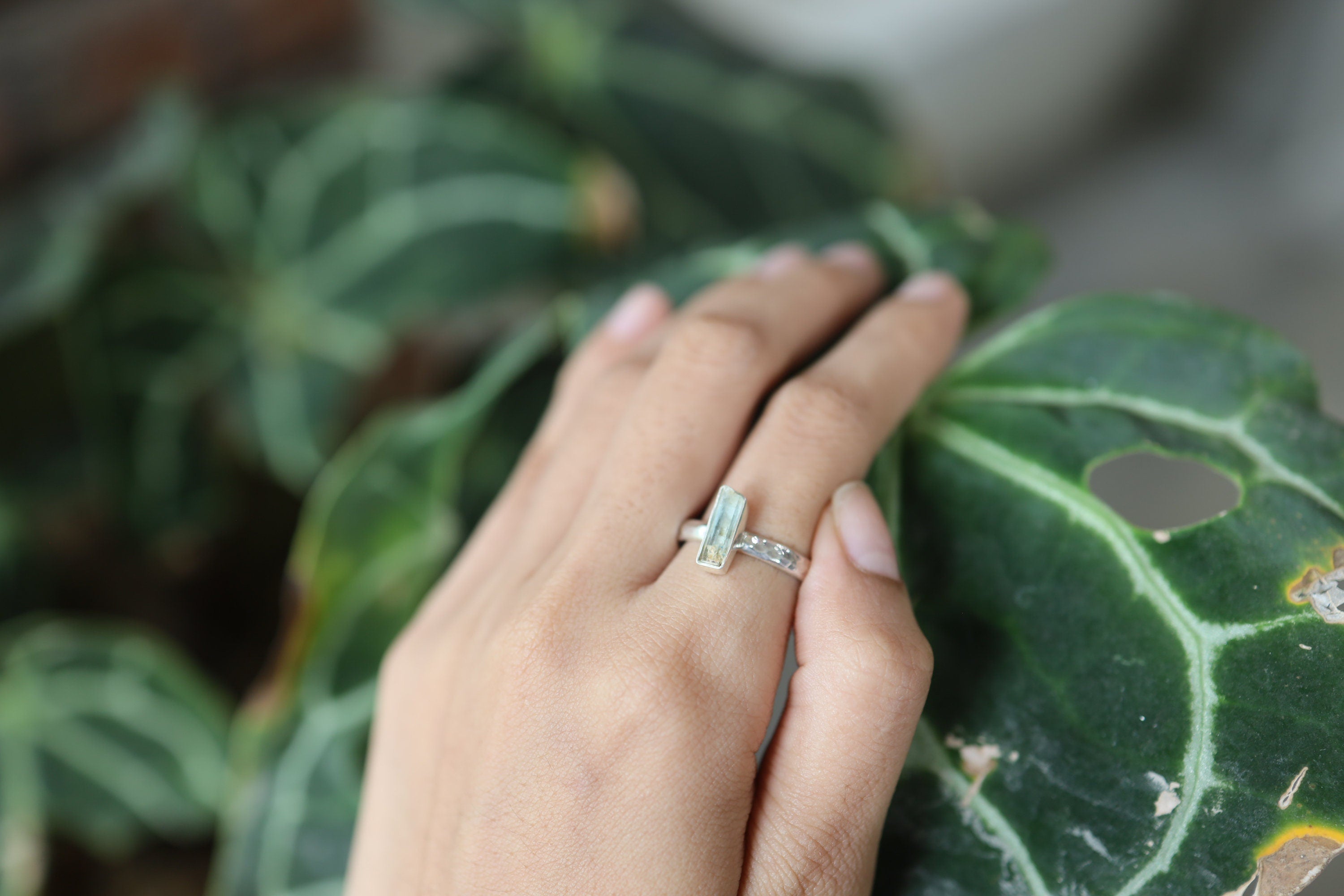 Short Gemmy Australian Aquamarine Ring, Sterling Silver, Hammer Textured & Shiny Crystal Band, Size 9 US, Throat Chakra, Pisces/Aquarius