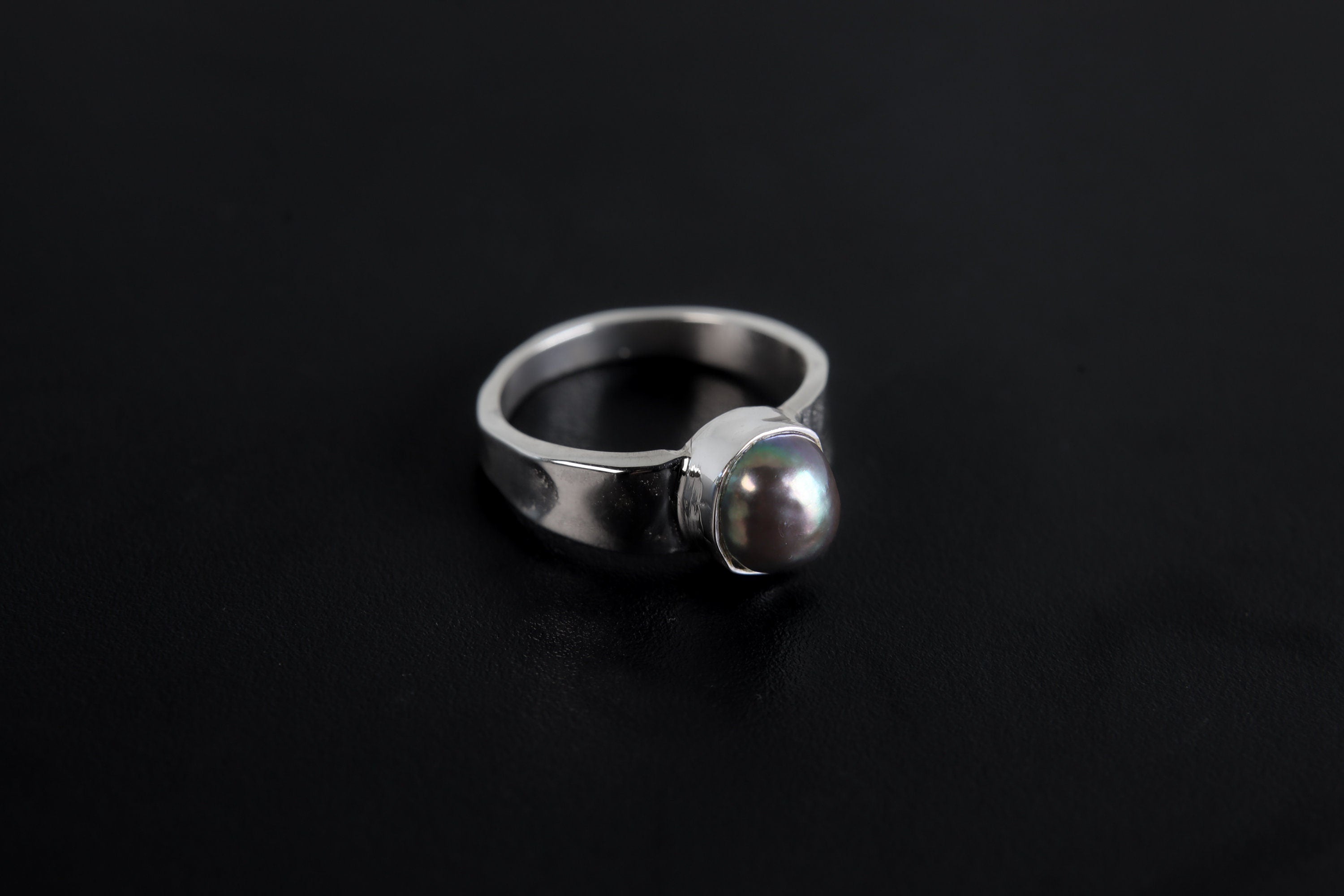 Tahitian Black Pearl Ring 925 Sterling Silver Hammered Textured Band Midnight Pearl Root Chakra Scorpio Sagittarius Gift