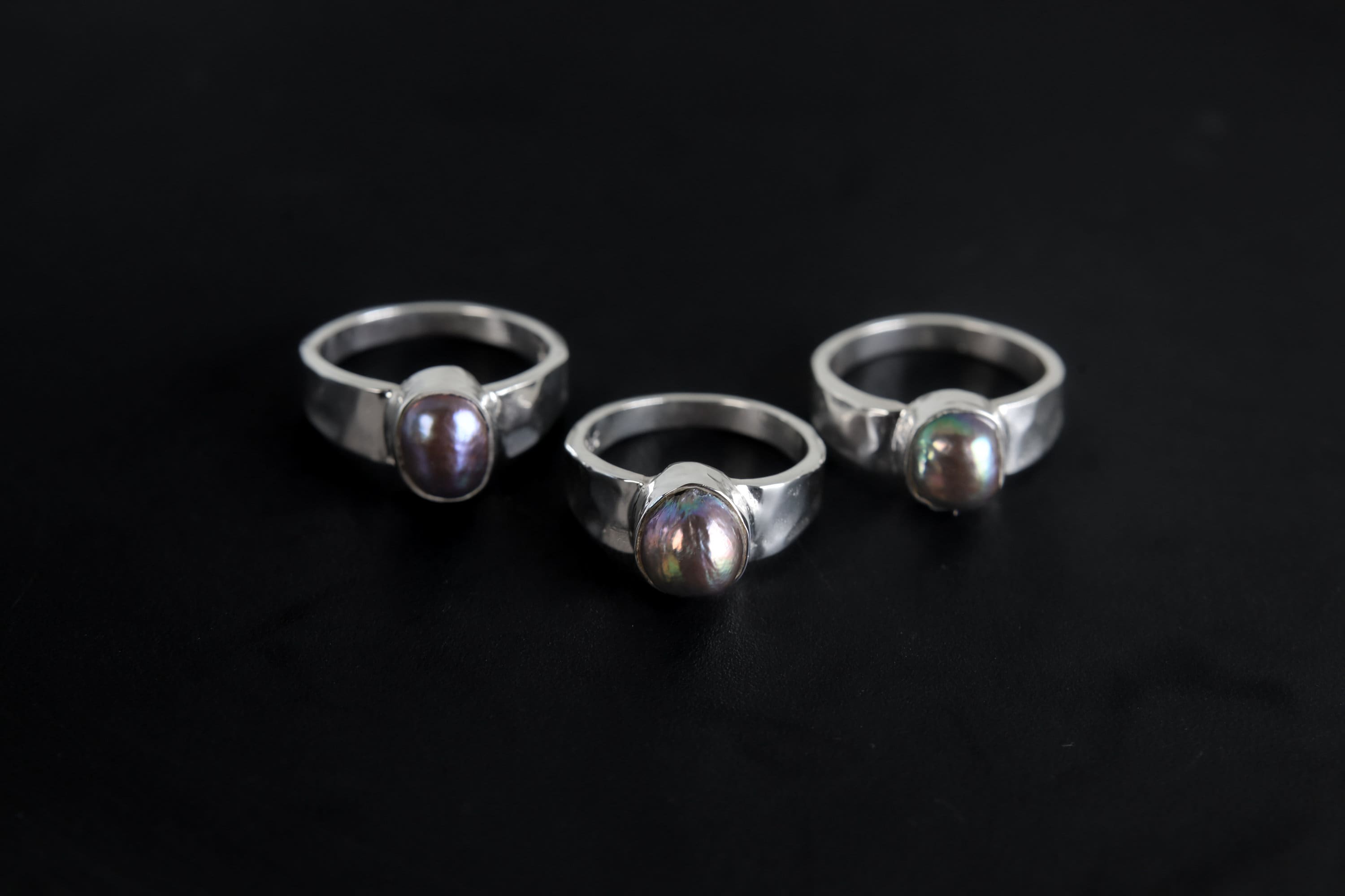 Tahitian Black Pearls with Rainbow Luster Ring - Hammered - 925 Sterling Silver Setting - Unisex - High Shine Polish - Promotes Inner Wisdom