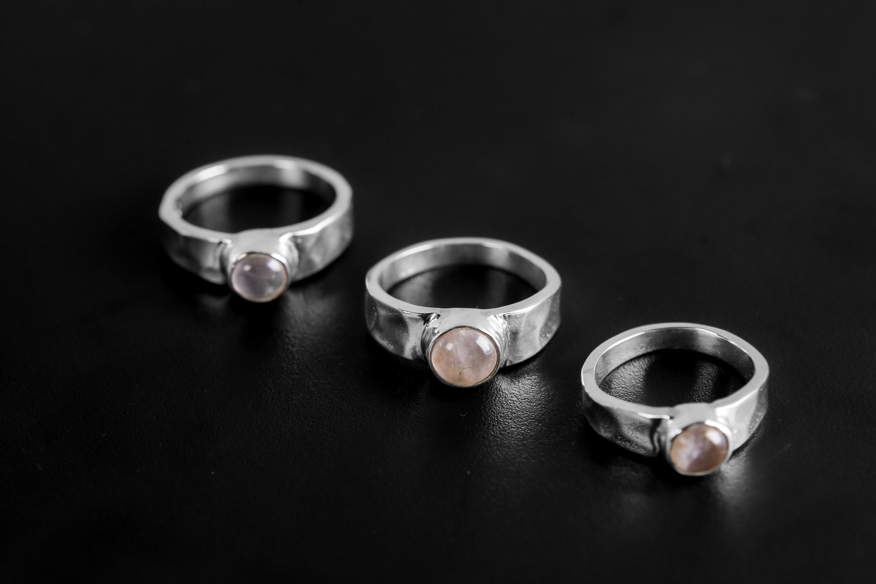 Rose Quartz Ring 925 Sterling Silver Hammered Unisex Band Pink Cabochon Heart Chakra Love Stone Jewelry Gift