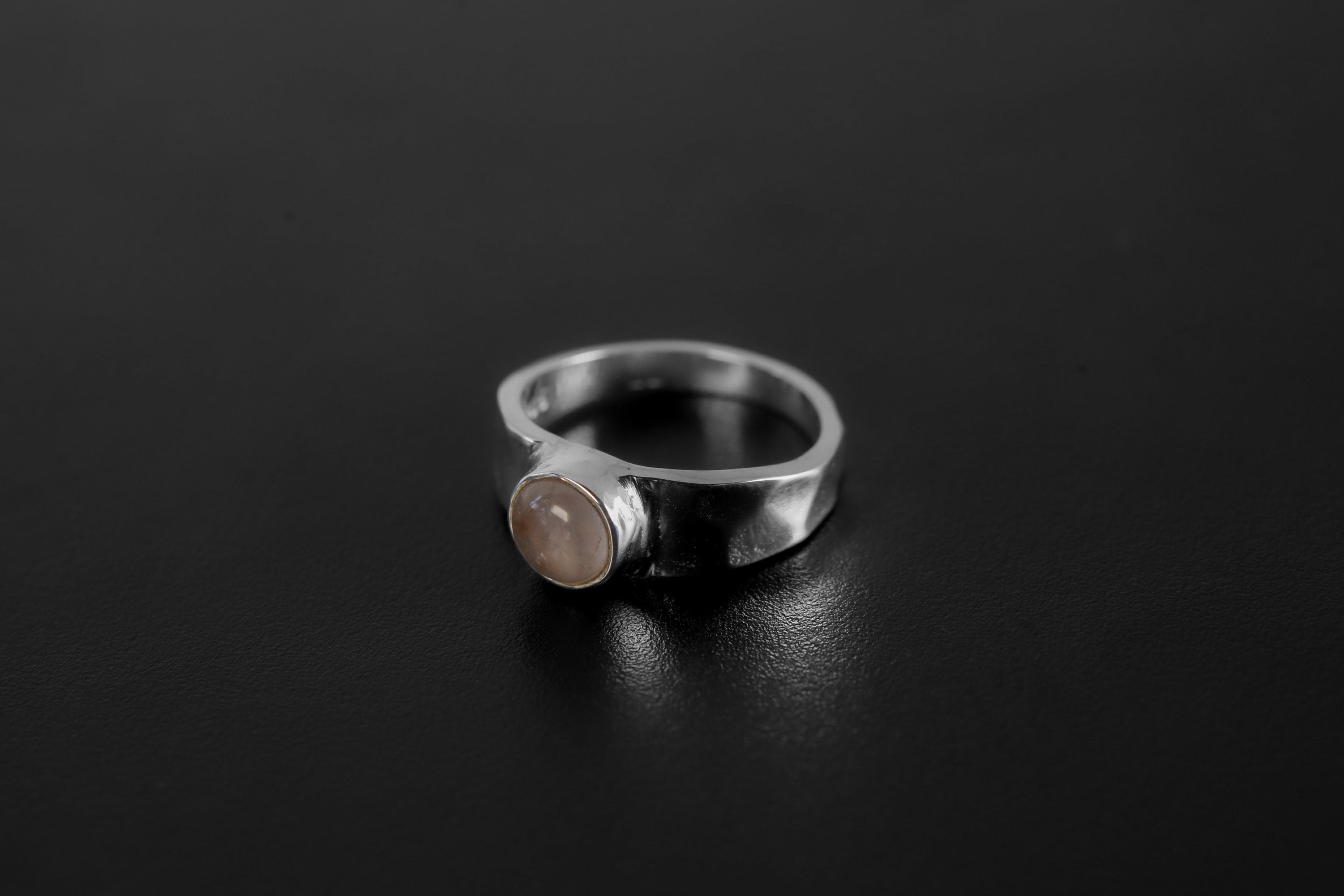 Rose Quartz Ring 925 Sterling Silver Hammered Unisex Band Pink Cabochon Heart Chakra Love Stone Jewelry Gift
