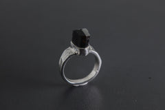 Black Tourmaline Ring - Hammered Band - 925 Sterling Silver Setting - Unisex - High Shine Polish - Size 7US - NO/02