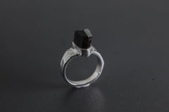 Black Tourmaline Ring - Hammered Band - 925 Sterling Silver Setting - Unisex - High Shine Polish - Size 7US - NO/02