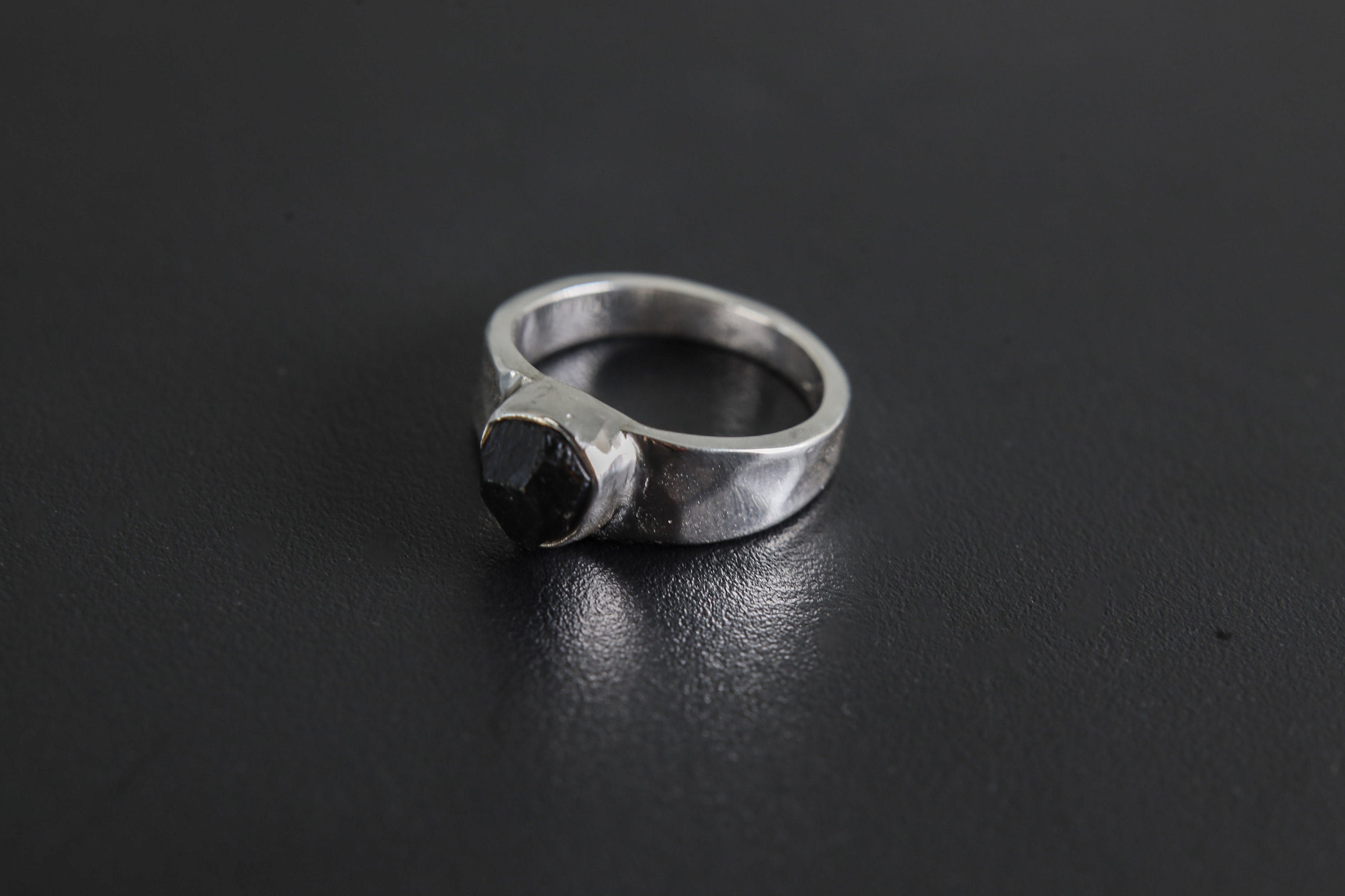 Black Tourmaline Ring 925 Sterling Silver Hammered Band Root Chakra Capricorn Libra Protection Jewelry Gift Size 5