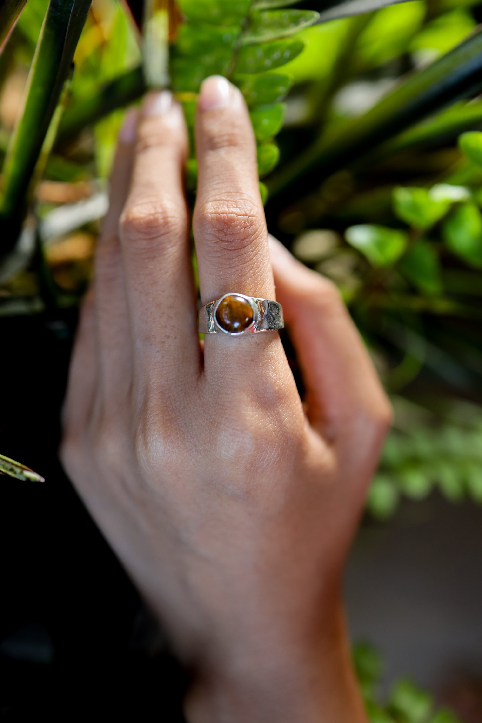 Tiger's Eye Ring 925 Sterling Silver Hammered Unisex Band Golden Brown Cabochon Solar Plexus Chakra Jewelry Gift