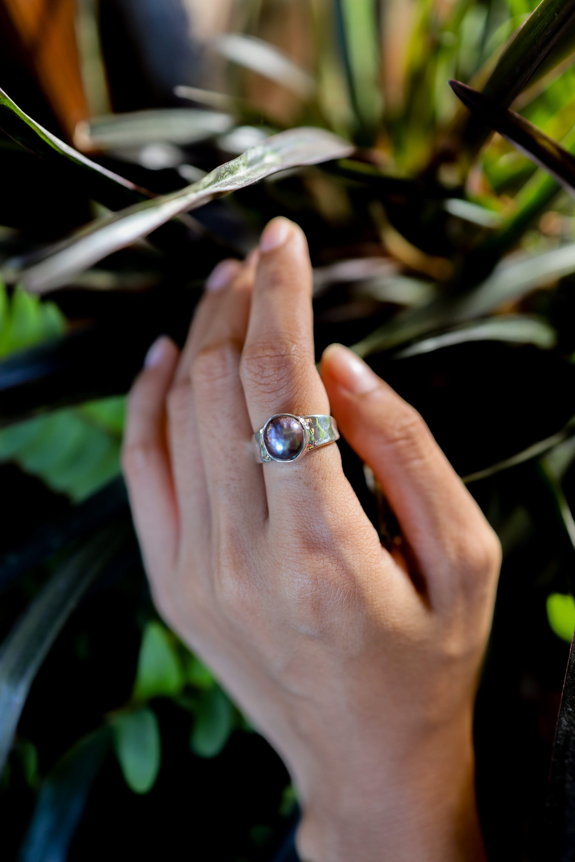 Tahitian Black Pearls with Rainbow Luster Ring - Hammered - 925 Sterling Silver Setting - Unisex - High Shine Polish - Promotes Inner Wisdom