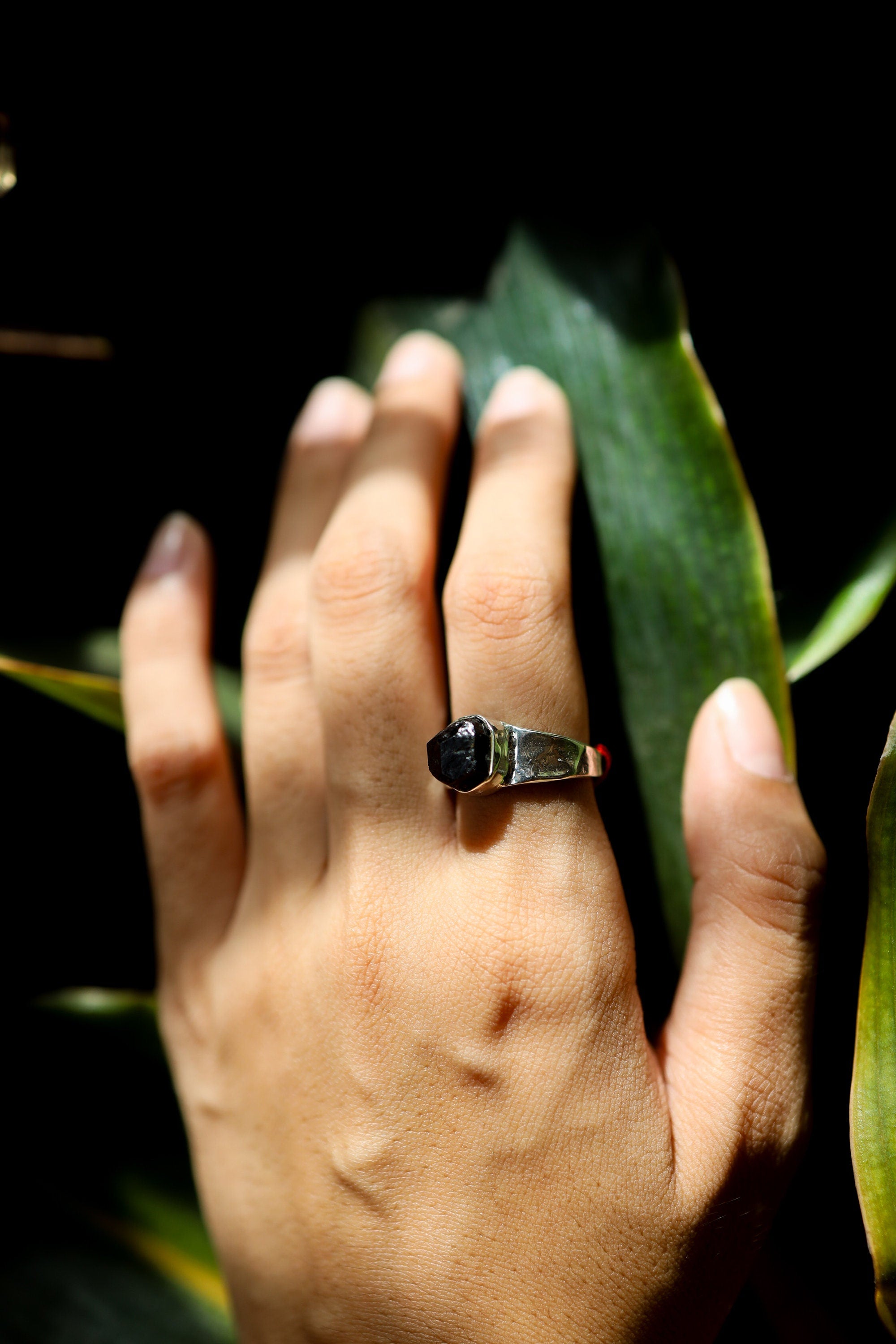 Black Tourmaline Ring - Hammered Band - 925 Sterling Silver Setting - Unisex - High Shine Polish - Size 6 US - NO/04