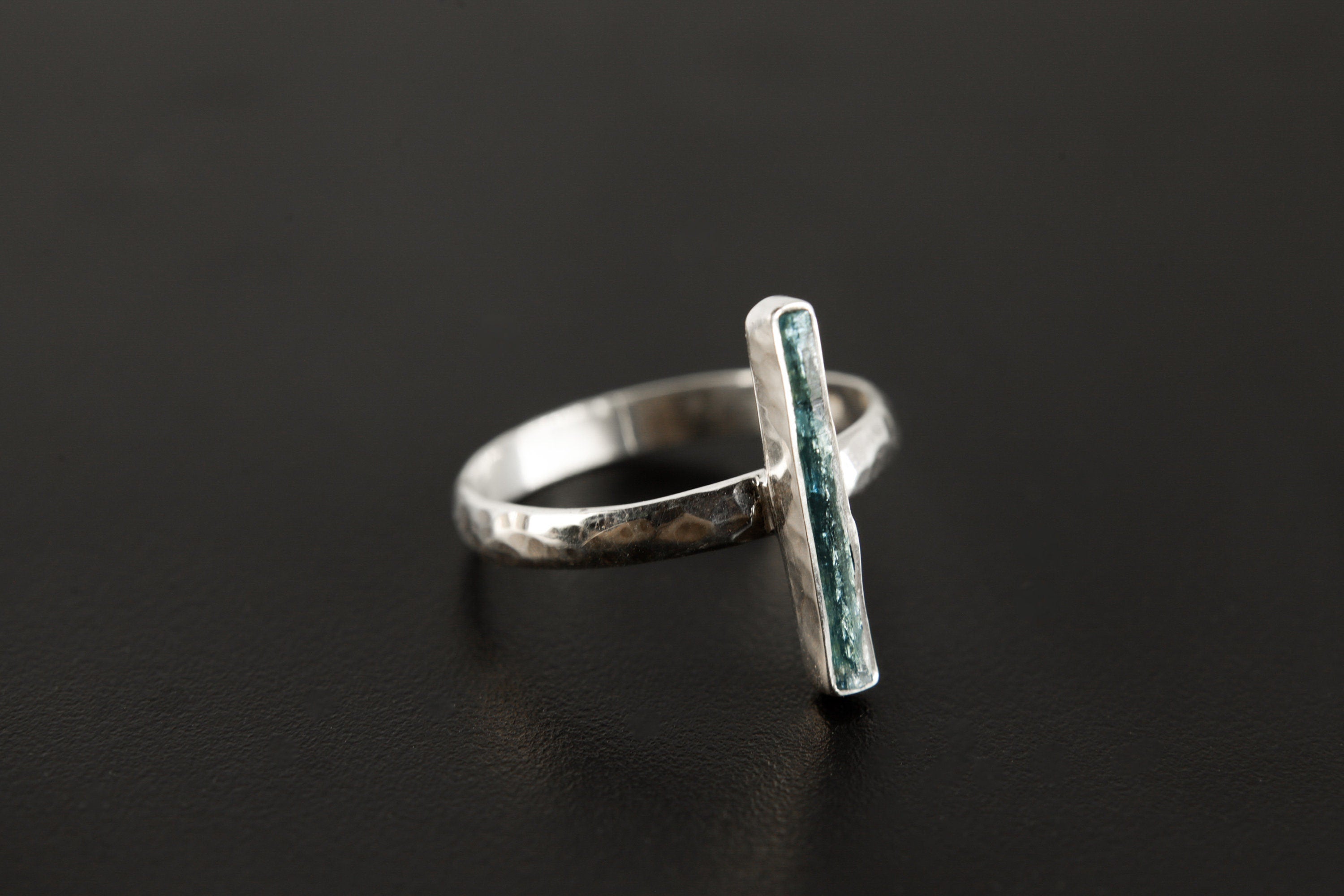 Blue Kyanite Ring 925 Sterling Silver Hammered Band Throat Third Eye Chakra Taurus Libra Aries Jewelry Gift Size 9
