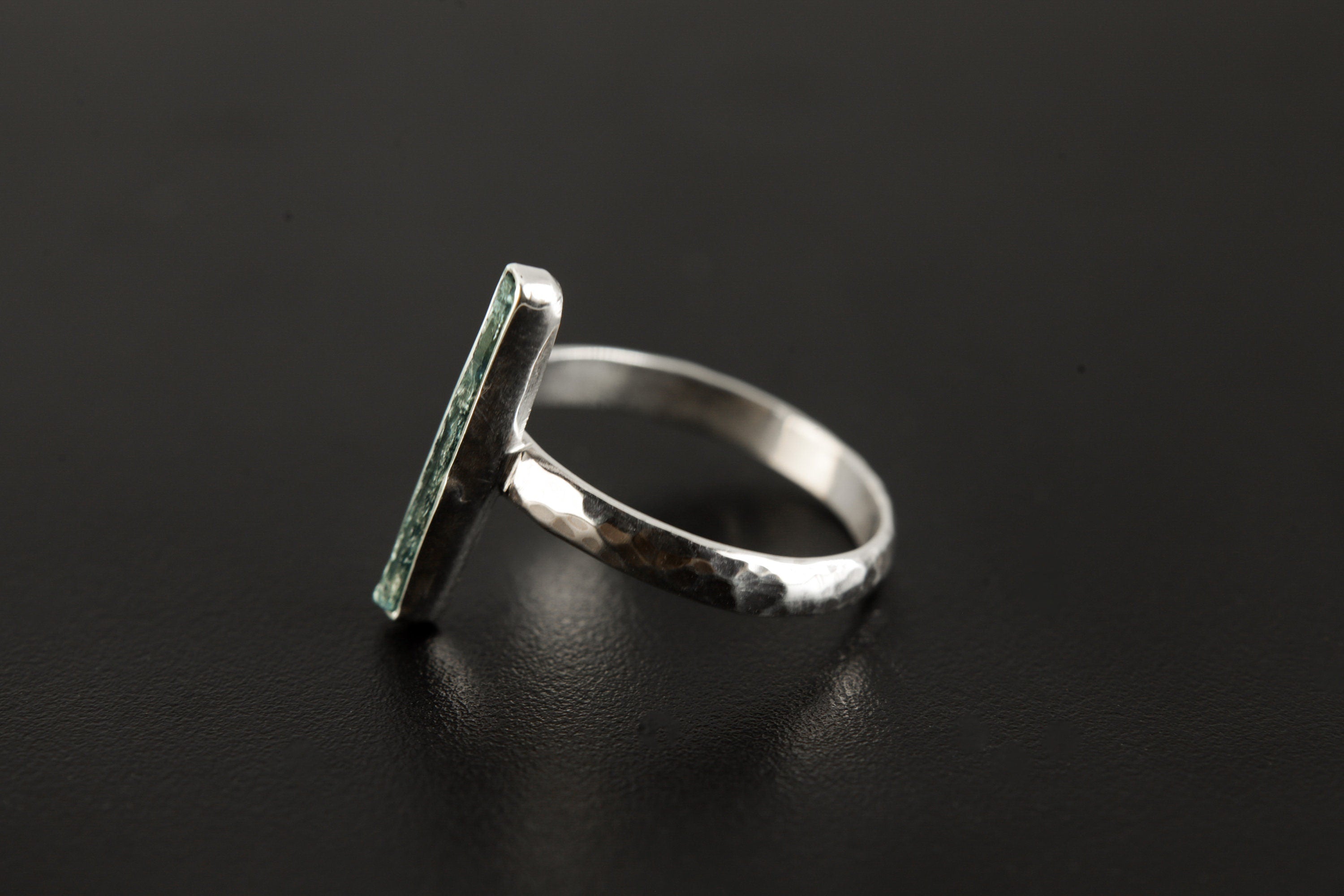 Blue Kyanite Ring 925 Sterling Silver Hammered Band Throat Third Eye Chakra Taurus Libra Aries Jewelry Gift Size 9
