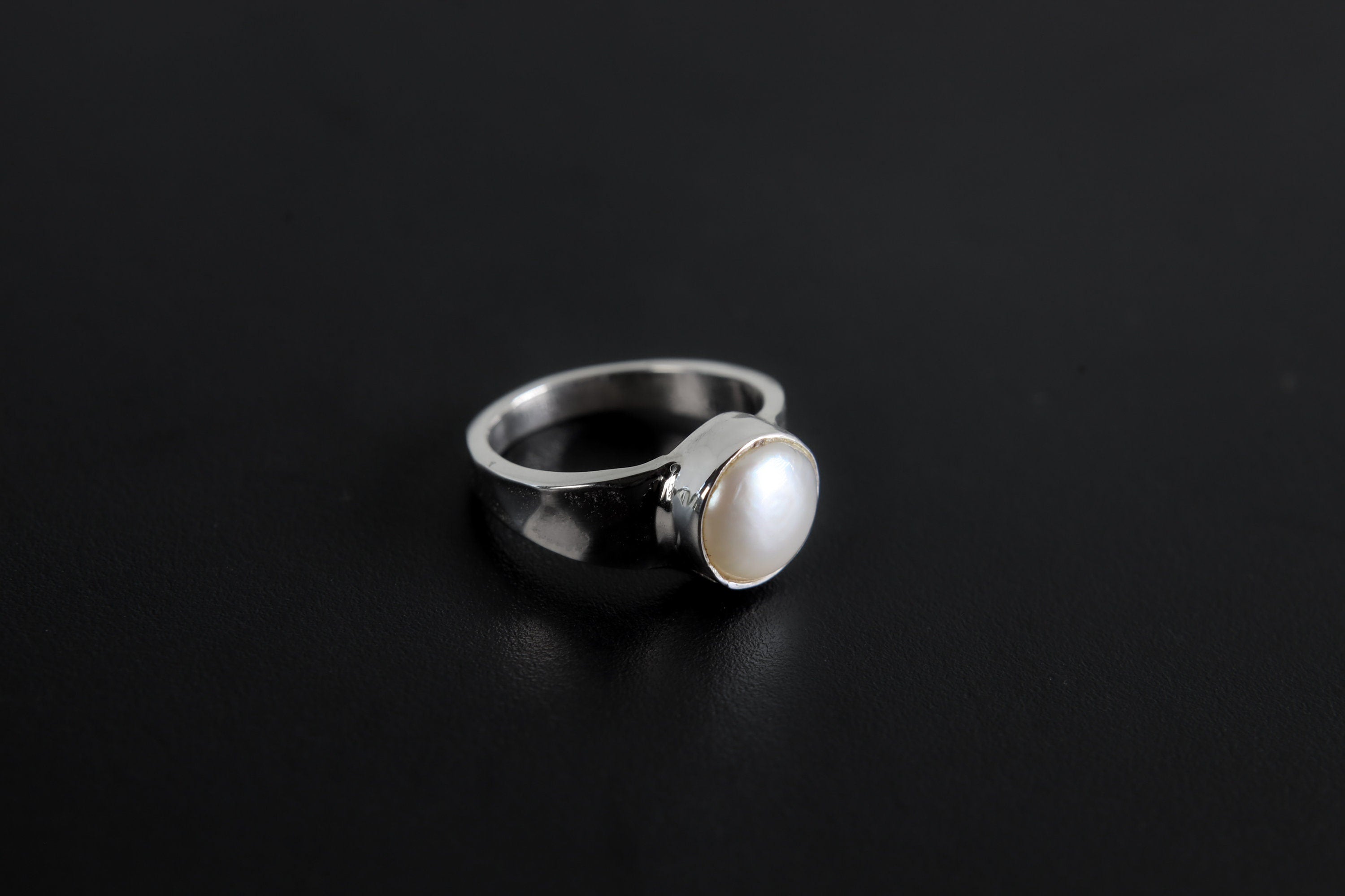 South Sea Pearl Ring 925 Sterling Silver Hammered Band Unisex Pearl Ring White Pearl Jewelry Ocean Moon Gift