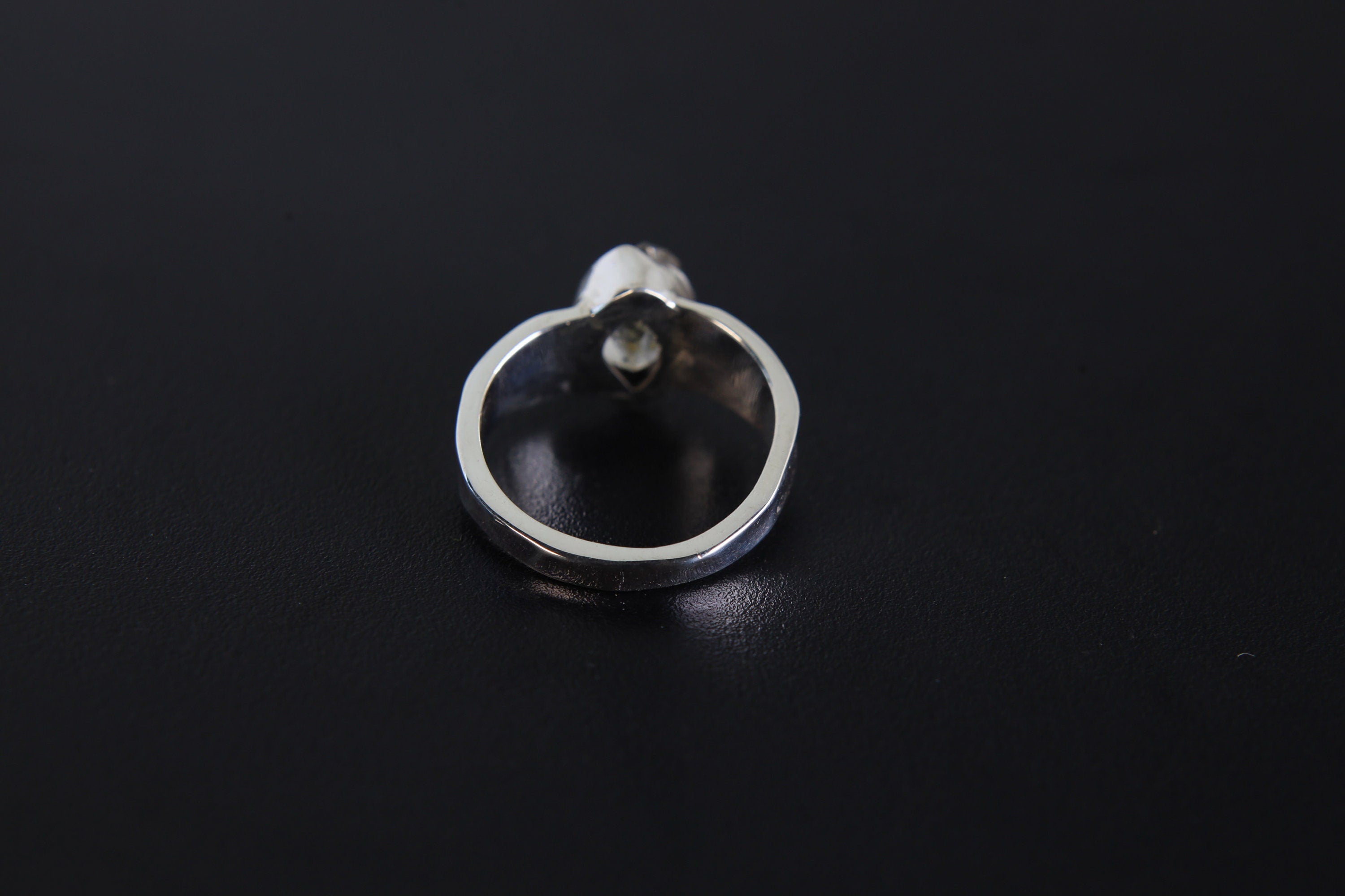 Double Terminated Herkimer Diamond - Unisex - Hammered Band - 925 Sterling Silver Ring - High Shine Polish - Promotes Spiritual Growth