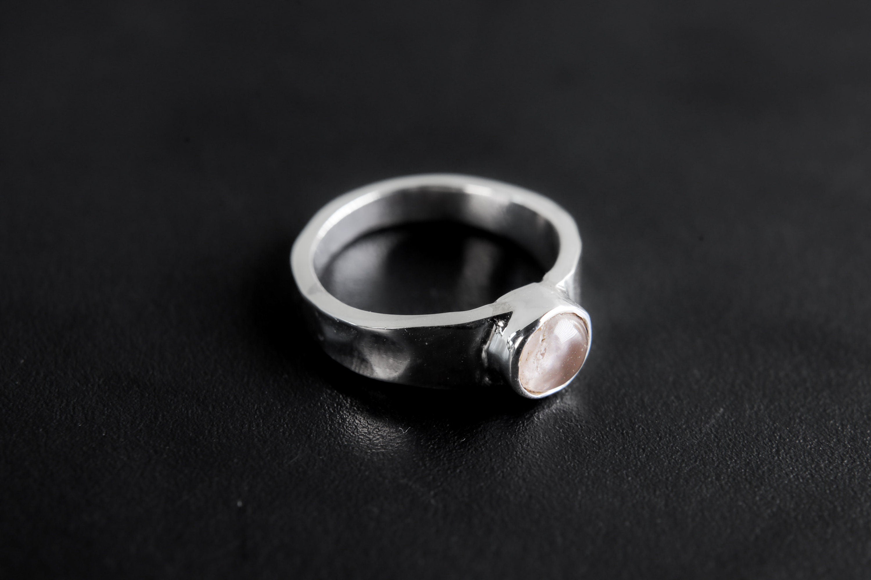 Rose Quartz Ring 925 Sterling Silver Hammered Unisex Band Pink Cabochon Heart Chakra Love Stone Jewelry Gift