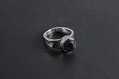 Black Tourmaline Ring - Hammered Band - 925 Sterling Silver Setting - Unisex - High Shine Polish - Size 6 US - NO/04
