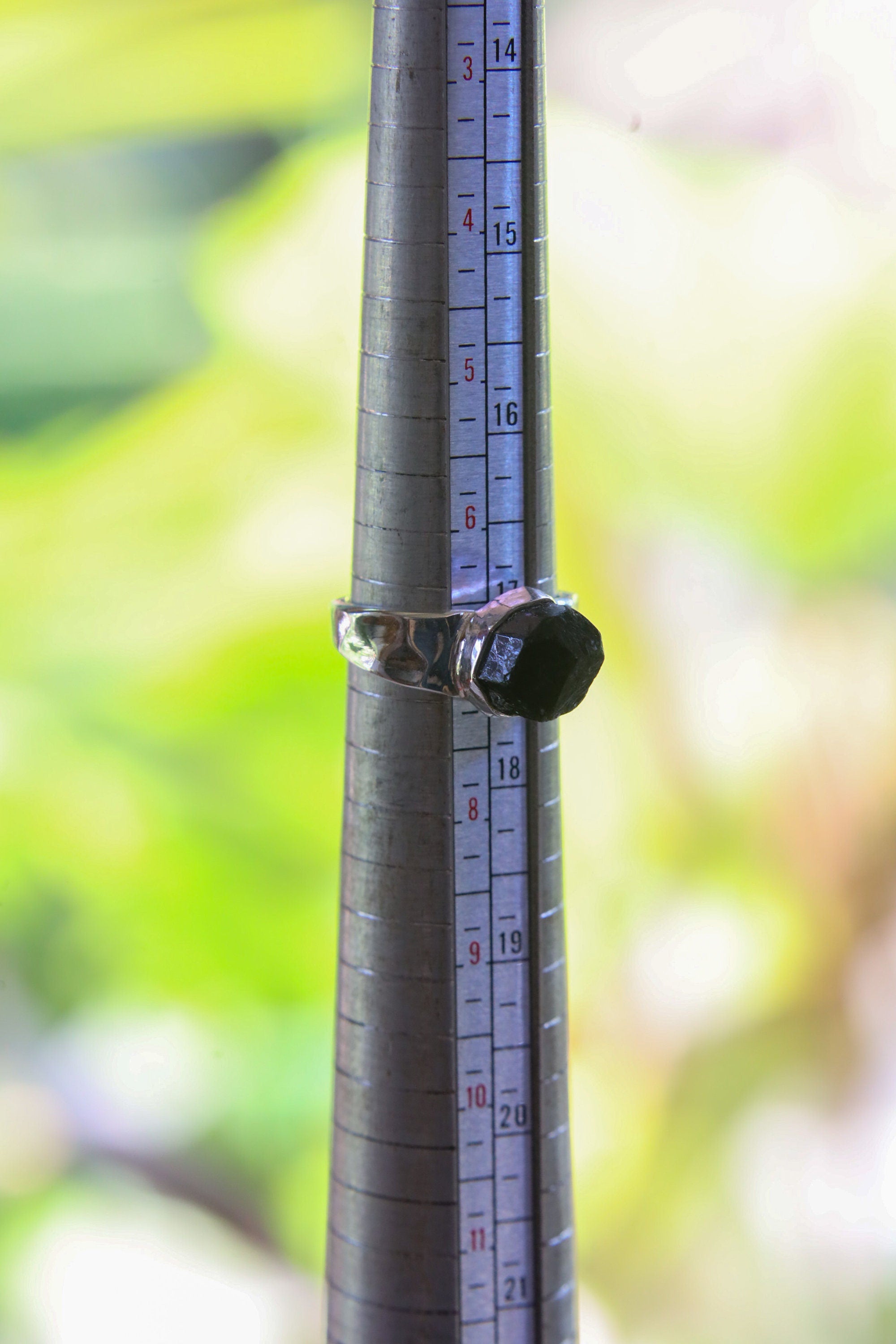 Black Tourmaline Ring - Hammered Band - 925 Sterling Silver Setting - Unisex - High Shine Polish - Size 7 US - NO/01