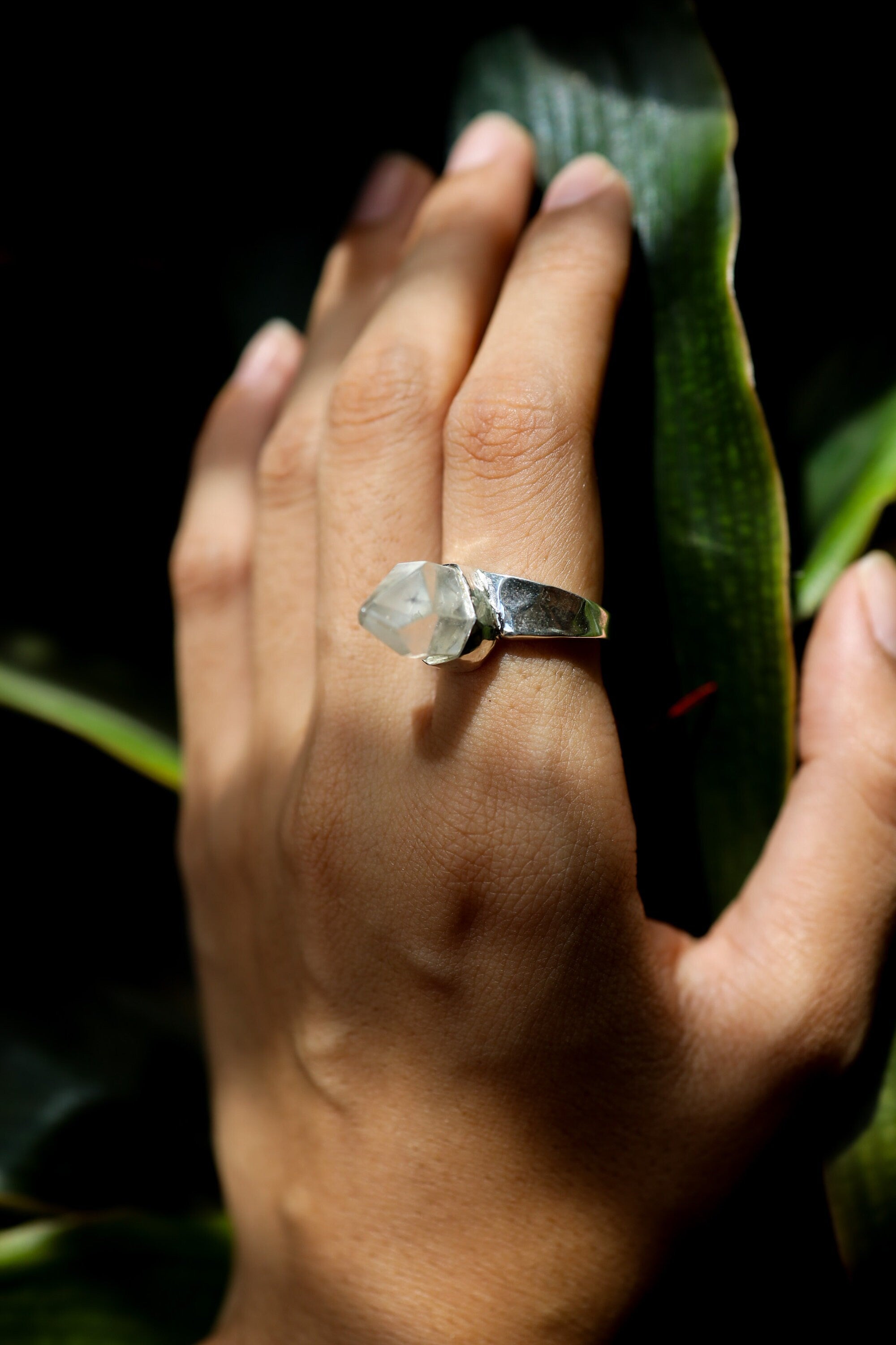Extra Pointy Protective Cacoxenite Quartz Point Ring - Sterling Silver 925 - Hammered Ring Band - Polished Finish - Size 6 US - NO/04