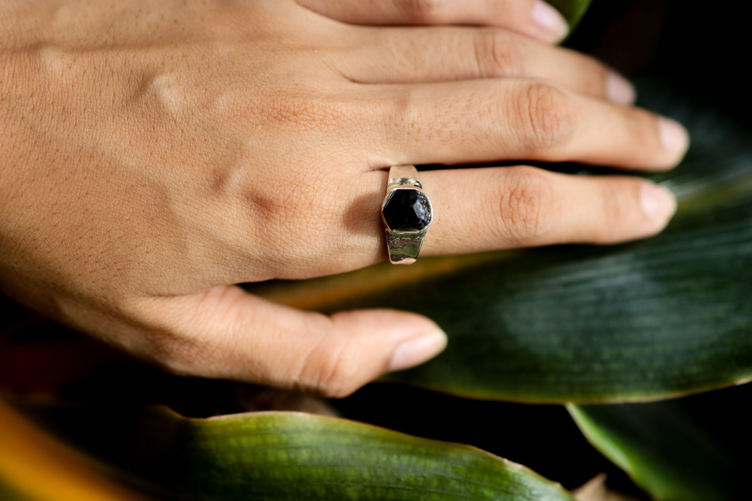 Black Tourmaline Ring - Hammered Band - 925 Sterling Silver Setting - Unisex - High Shine Polish - Size 6 US - NO/04