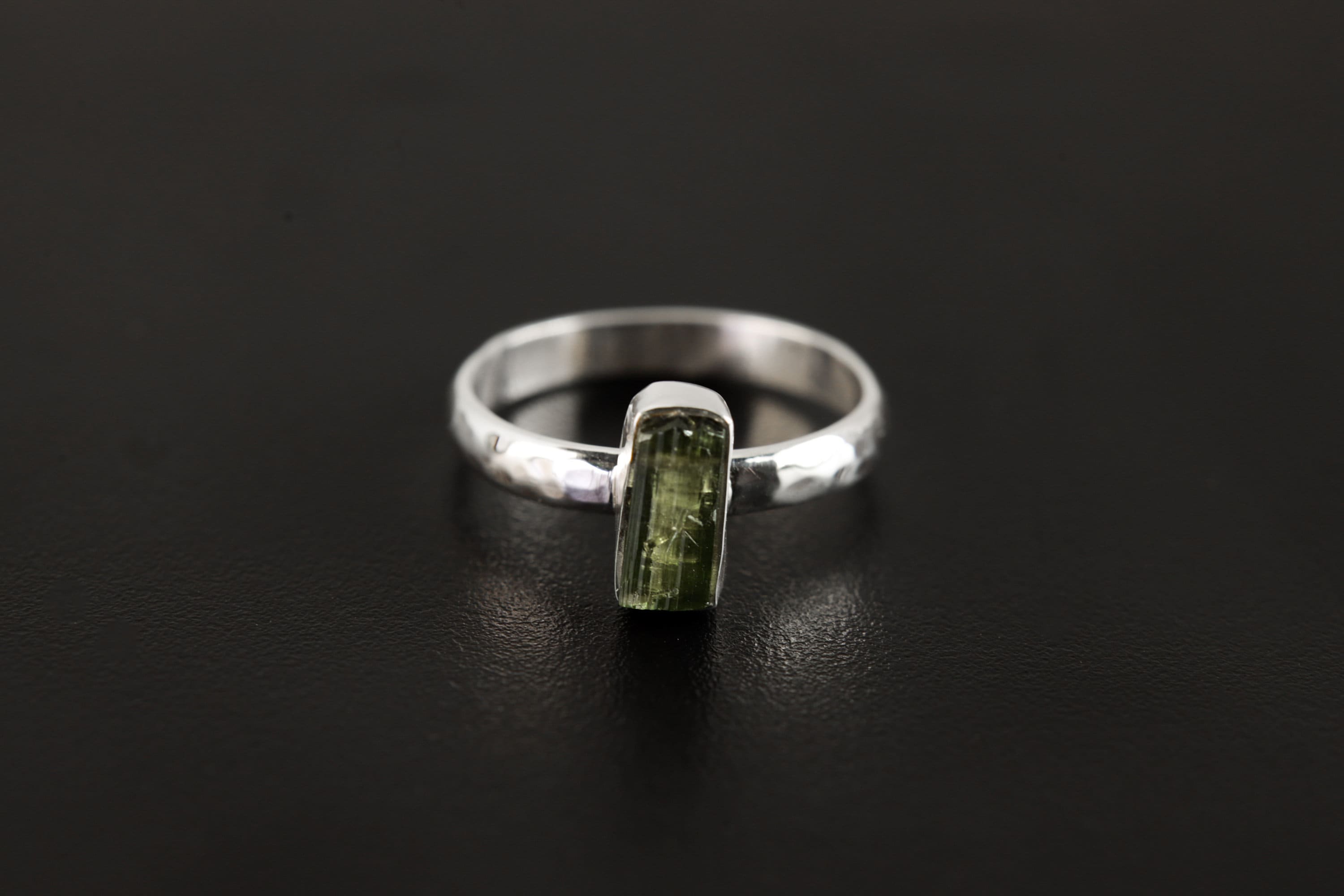Natural Gemmey Green Tourmaline Wand Ring, Sterling Silver Hammer Textured & Shiny Finish Band Size 7 US Heart Chakra Ideal for Libra, Virgo
